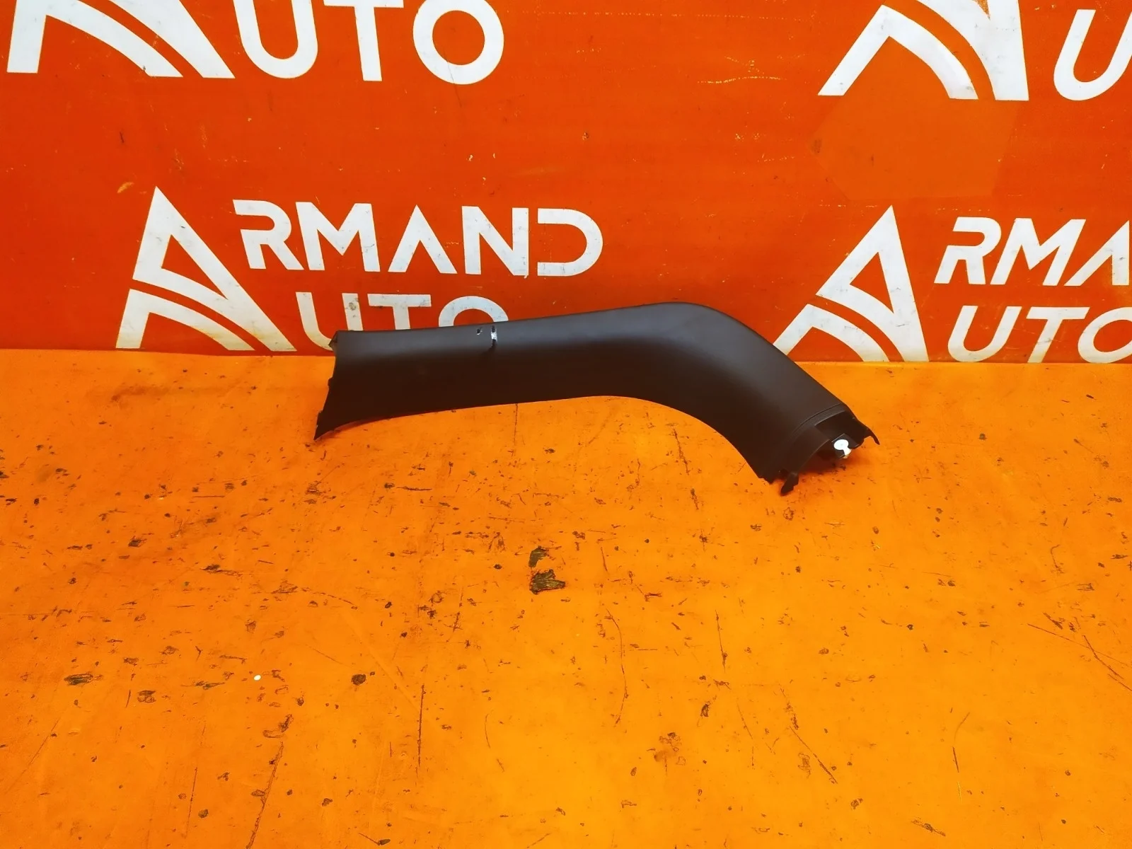 Обшивка двери багажника верхняя Mitsubishi Outlander 2012-нв 3