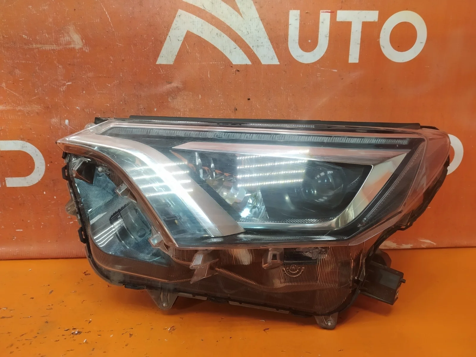 Фара Toyota RAV4 2015-2019 CA40