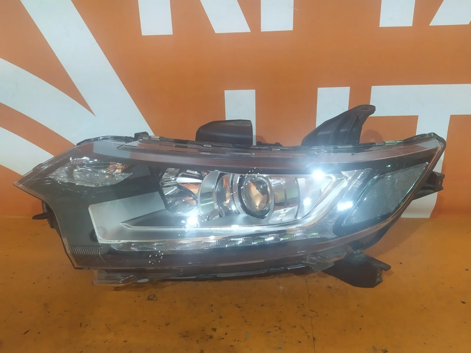 Фара Mitsubishi Outlander 2015-нв 3