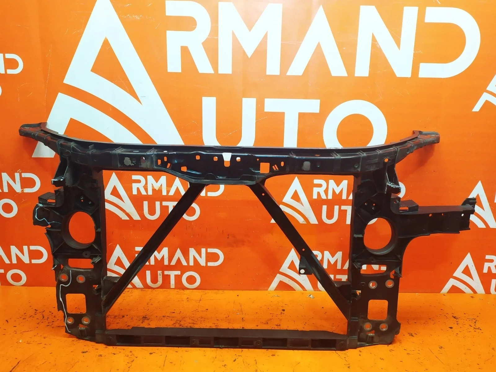 Панель передняя (суппорт радиатора) Audi Q7 2005-2015 4L