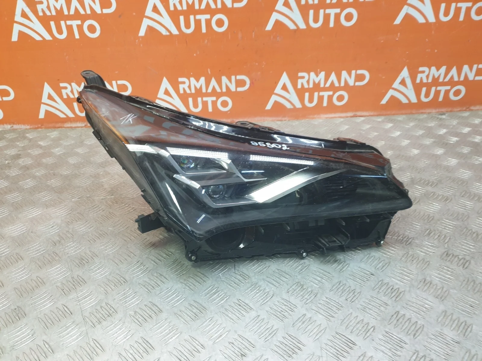 Фара Lexus NX 2017-2021