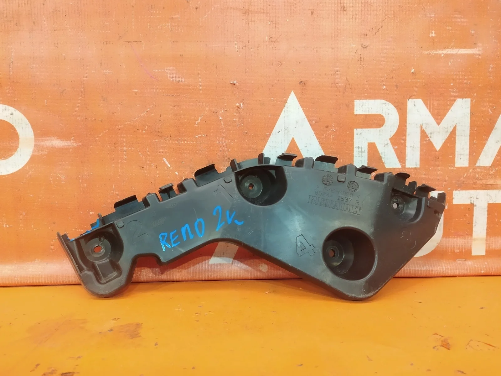 Кронштейн бампера Renault Duster 2010-2021