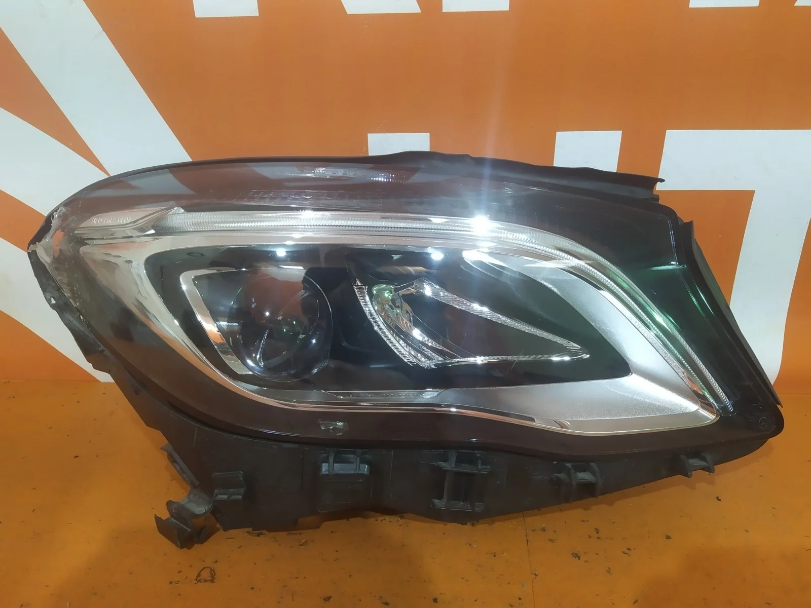 Фара Mercedes GLA-Class 2017-2020 X156