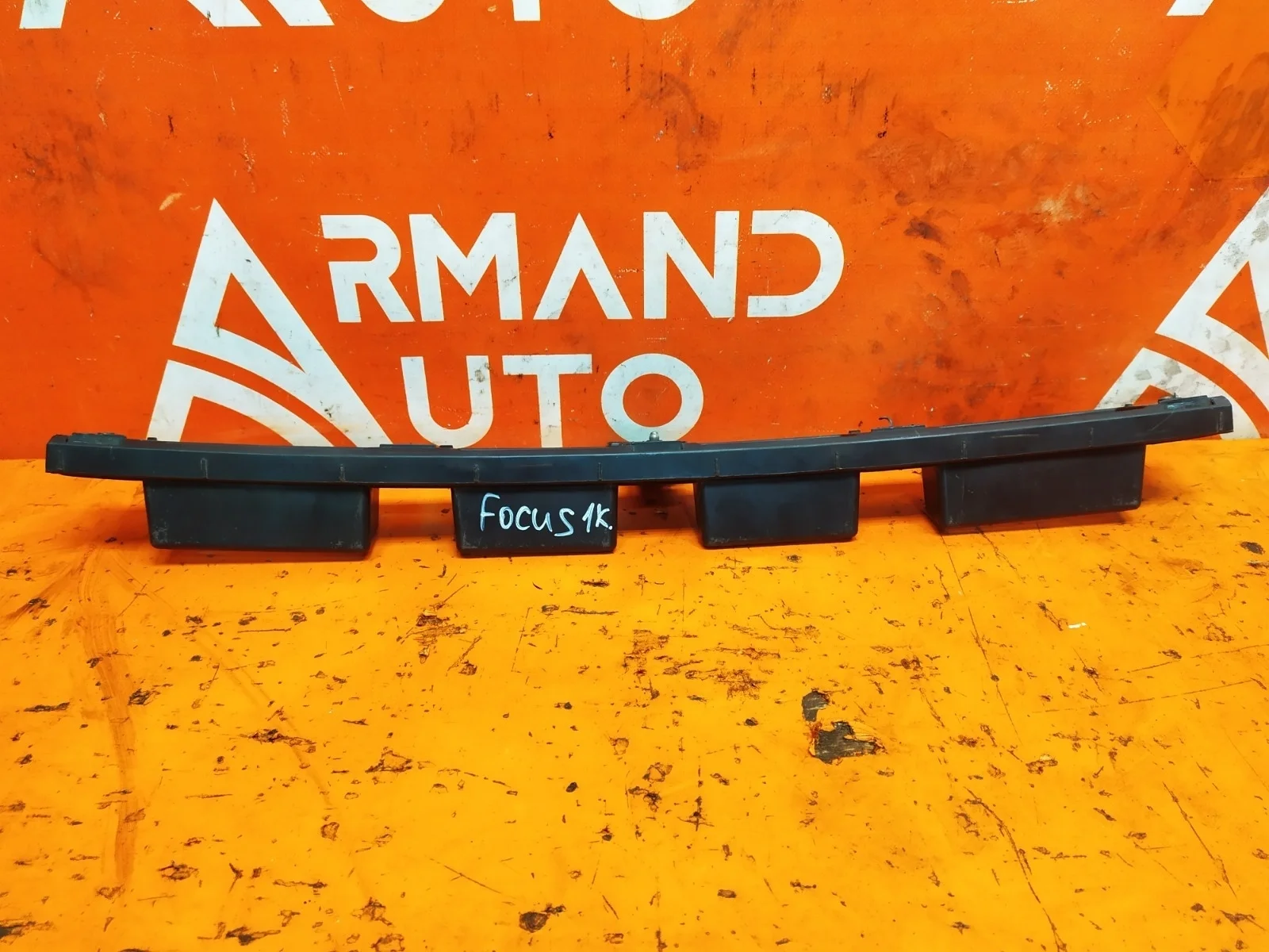 Кронштейн бампера центральный Ford Focus 2005-2011