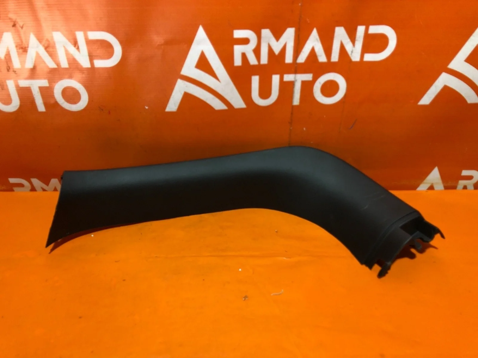 Обшивка двери багажника верхняя Mitsubishi Outlander 2012-нв 3