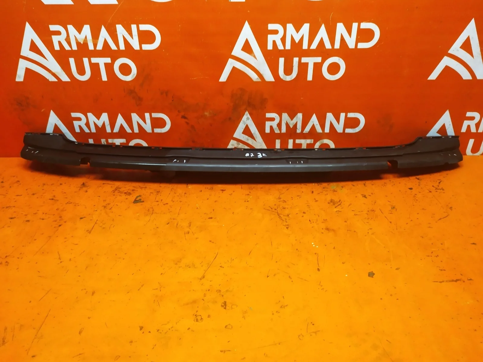 Кронштейн бампера верхний Audi Q7 2015-2020 4M