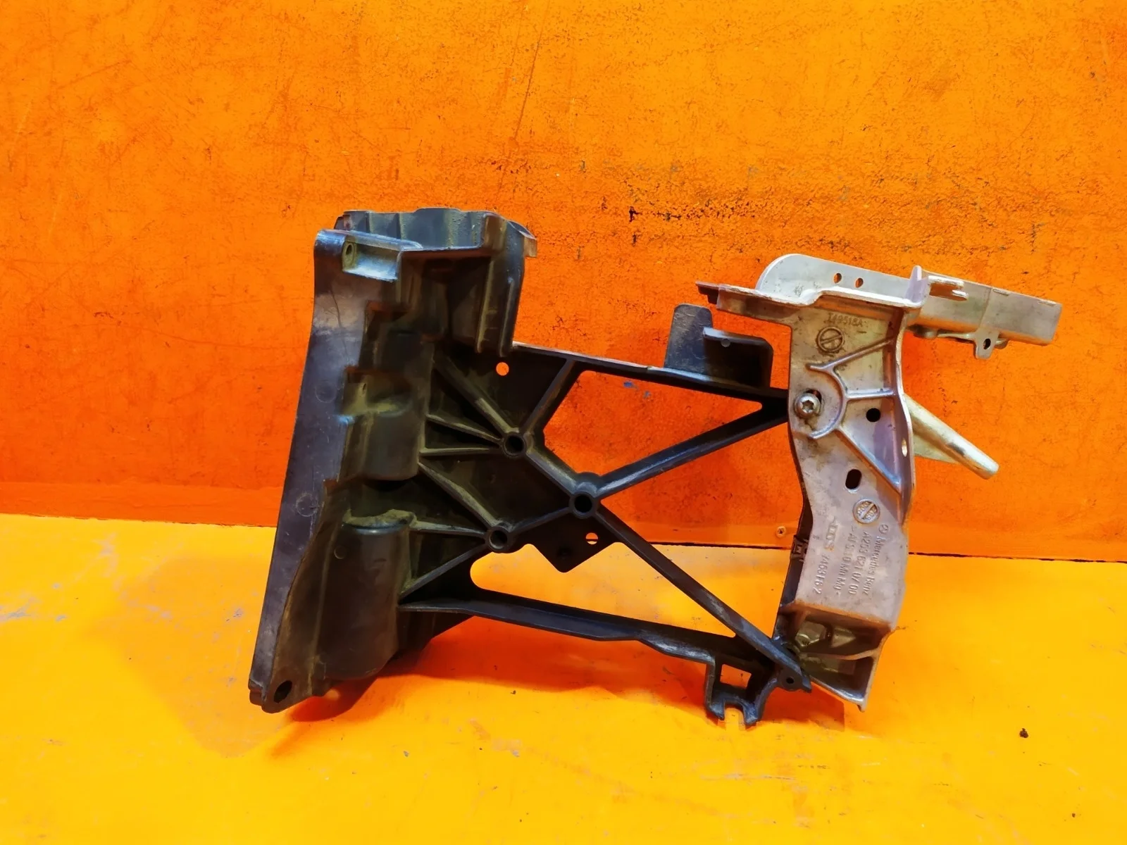 Кронштейн панели передней Mercedes GLC-Class Coupe 2016-нв C253