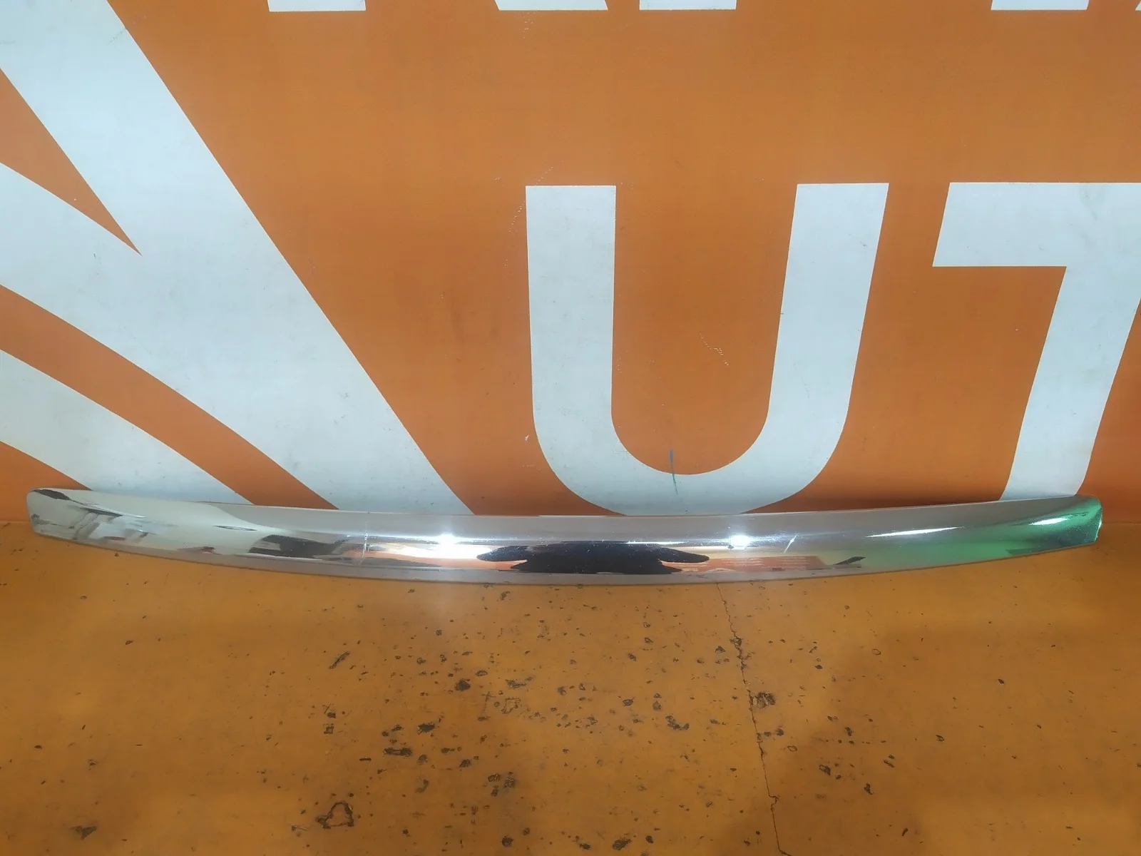 Молдинг капота Ford Focus 2008-2011