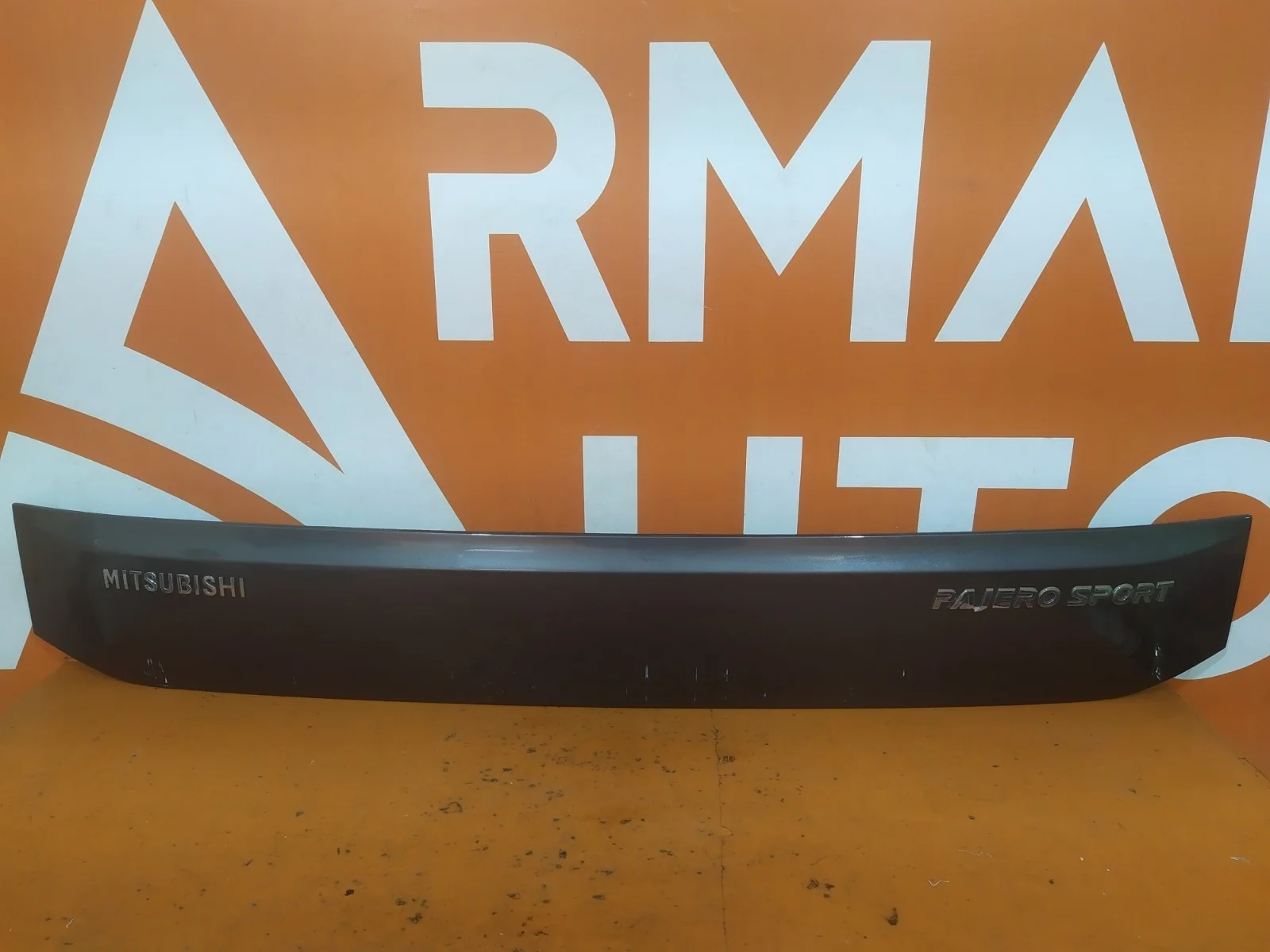 Накладка двери багажника нижняя Mitsubishi Pajero Sport 2015-2021 3