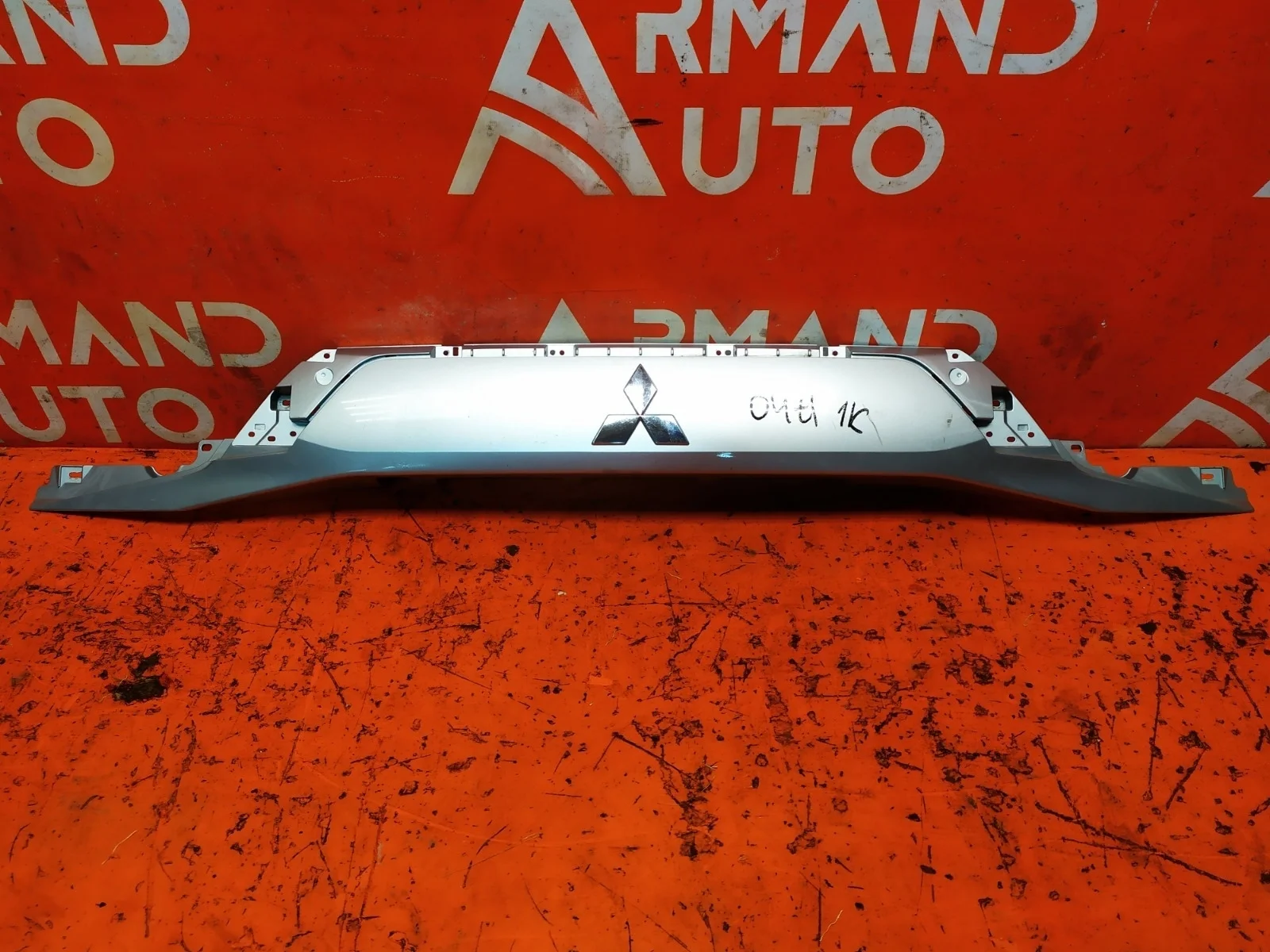 Накладка двери багажника Mitsubishi Outlander 2015-нв 3