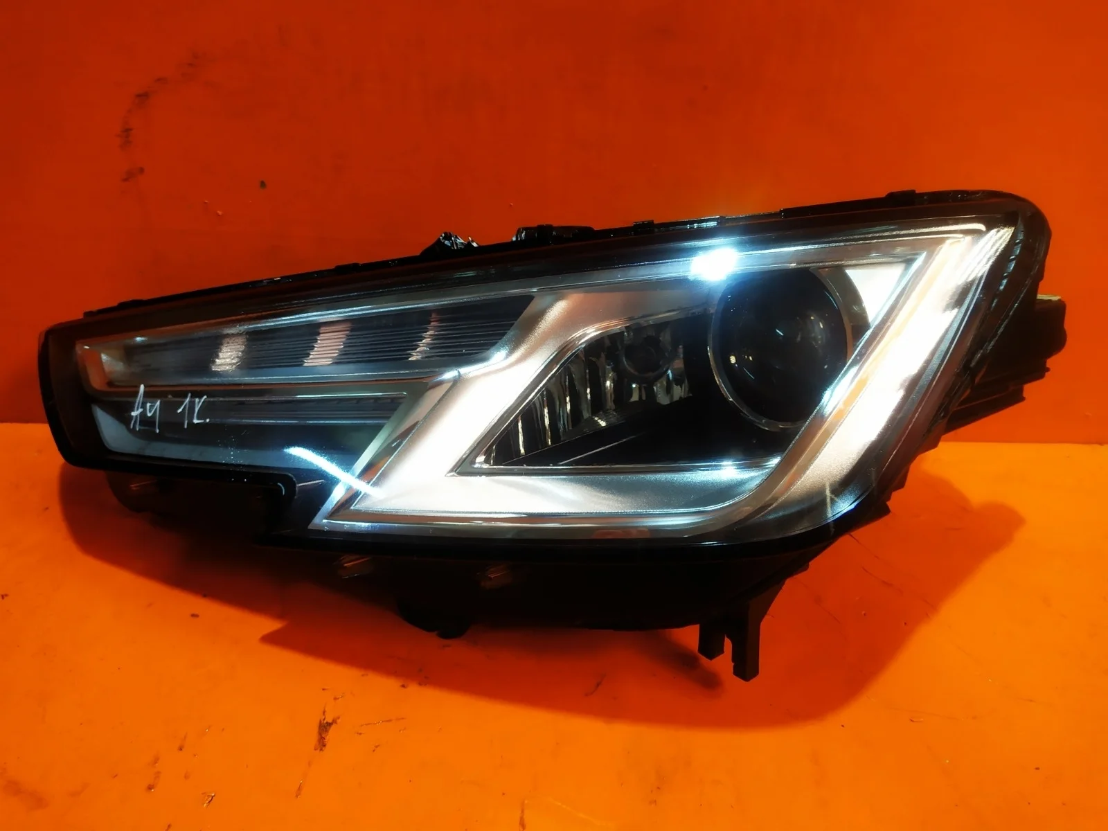 Фара Audi A4 2015-2020 B9