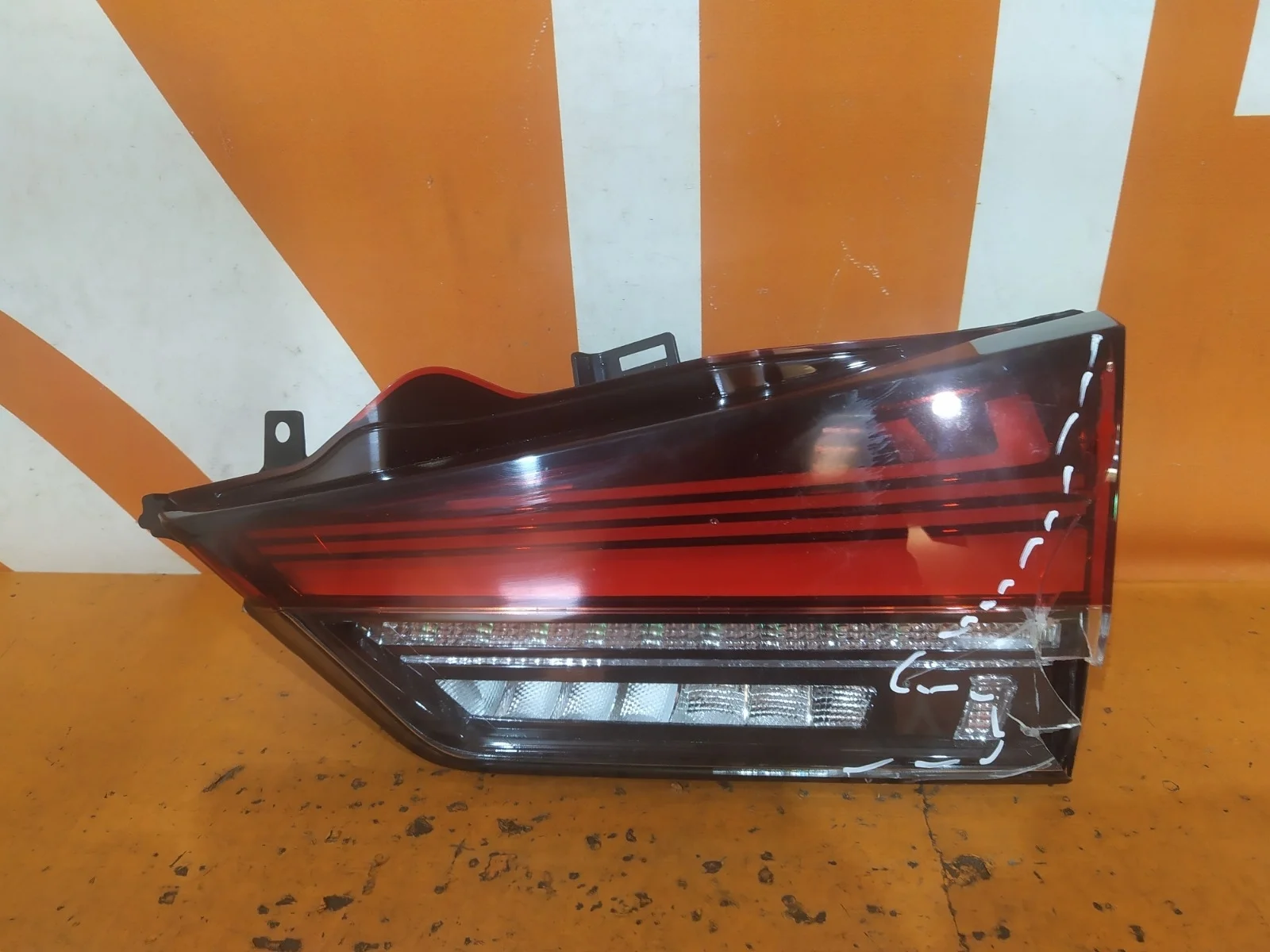 Фонарь внутренний Lexus RX 2019-нв 4