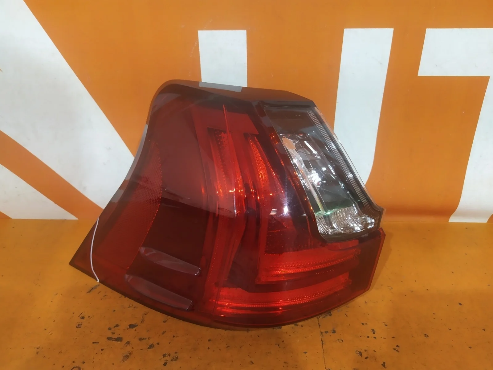 Фонарь внешний Lexus LX 2015-2023 URJ200