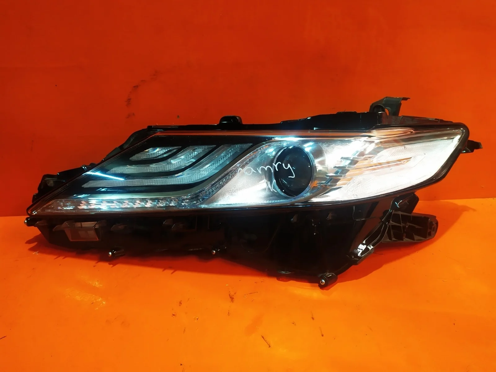 Фара Toyota Camry 2017-2021 8 XV70
