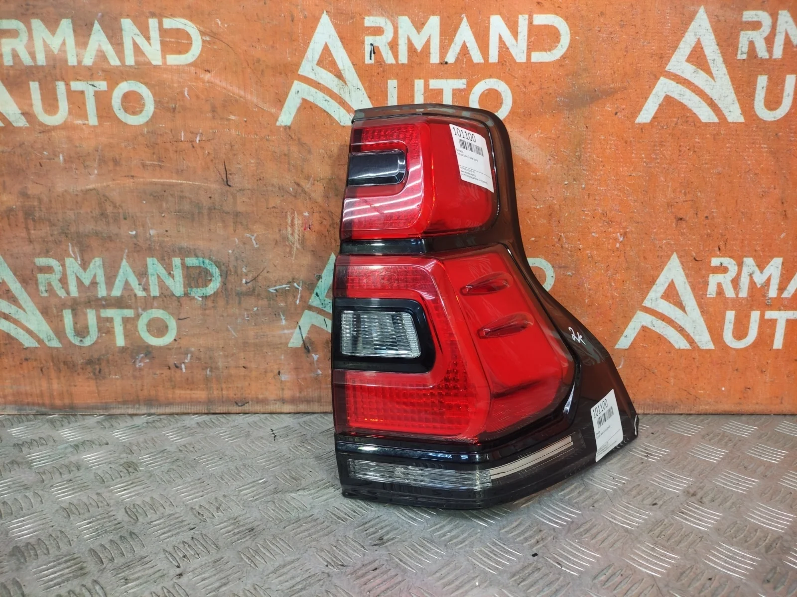 Фонарь Toyota Land Cruiser Prado 2017-нв 150