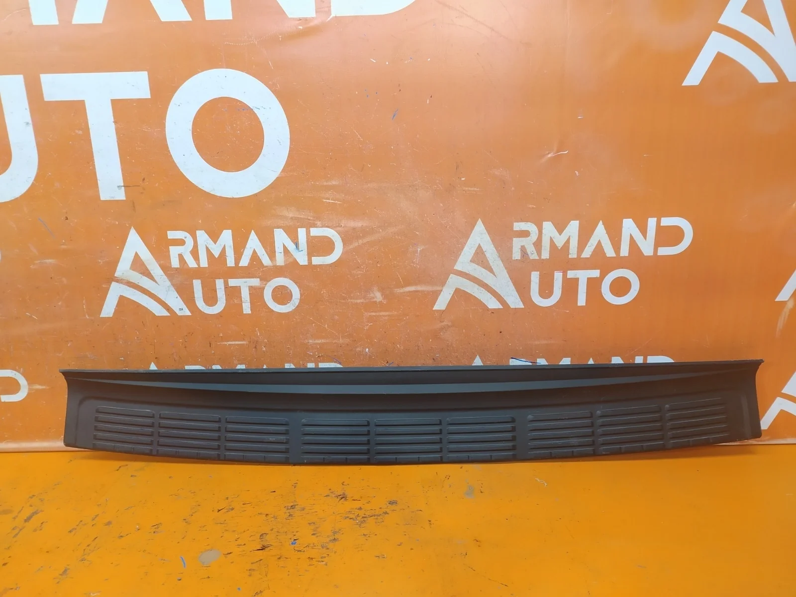 Накладка бампера верхняя Toyota Land Cruiser 2007-2021