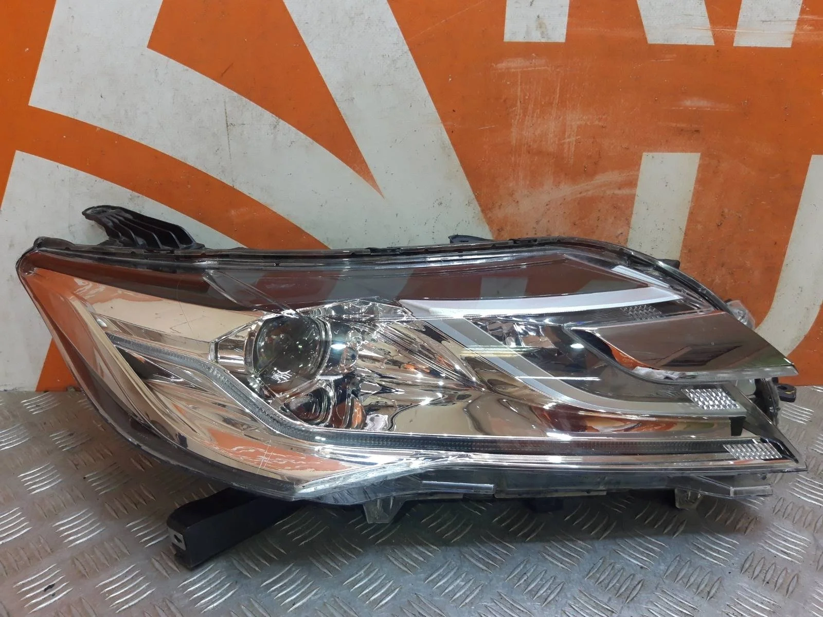 Фара Mitsubishi Pajero Sport 2015-2021 3