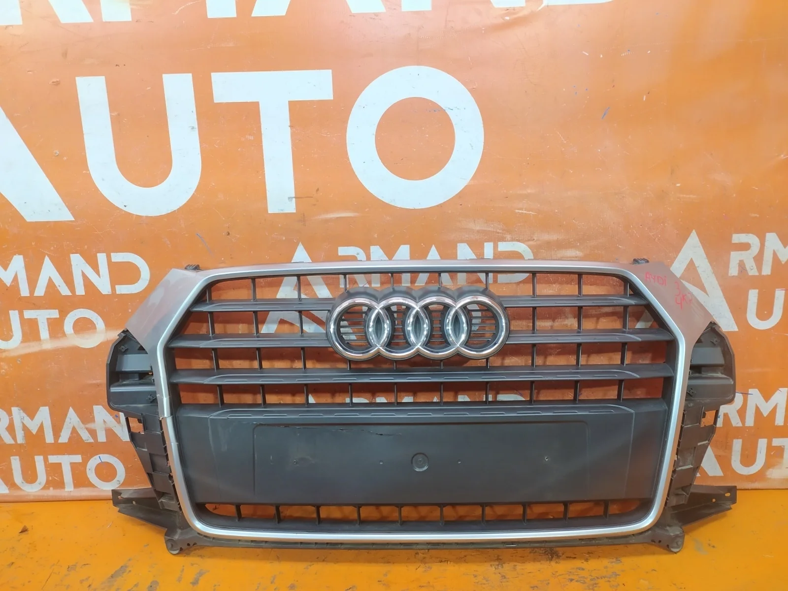 Решетка радиатора Audi Q3 2014-2018 8U