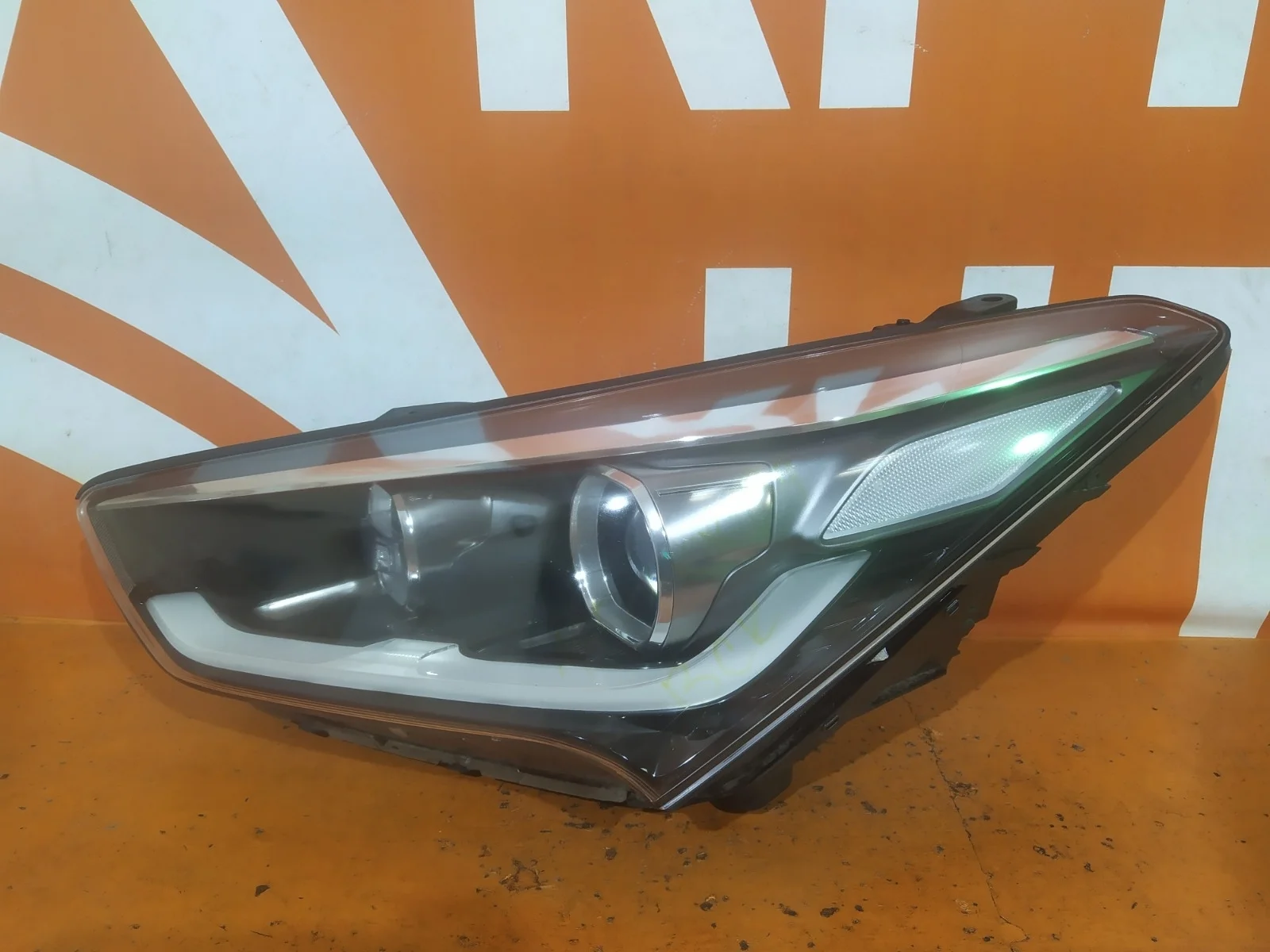 Фара Hyundai Grand Santa Fe 2015-2019 B8