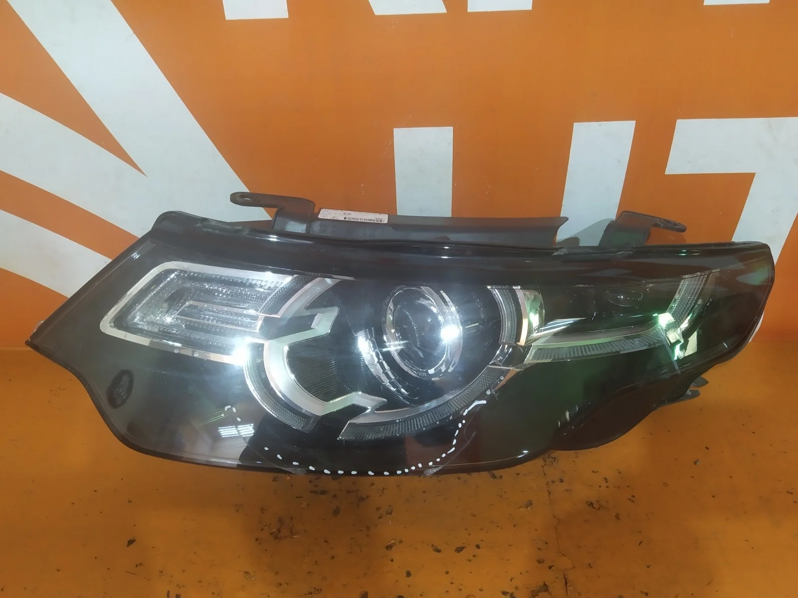 Фара Land Rover Discovery Sport 2014-2019 L550