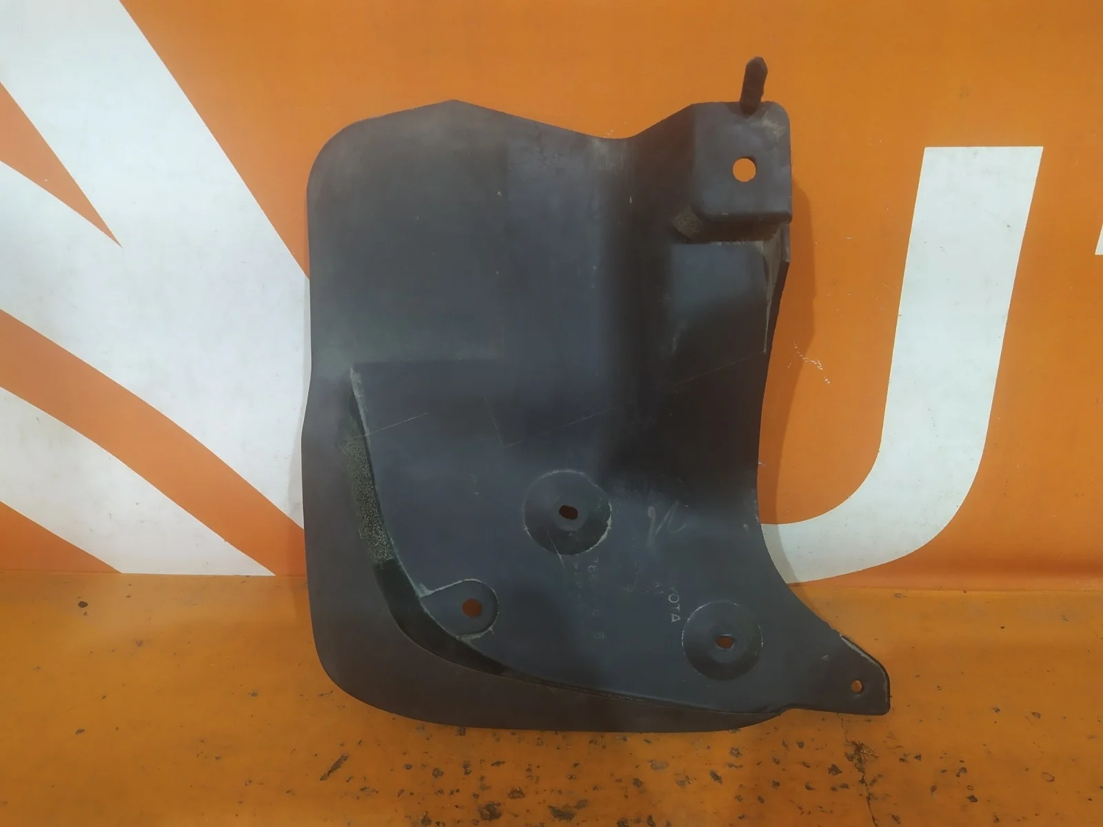 Брызговик Lexus LX 2007-2015 3 URJ200