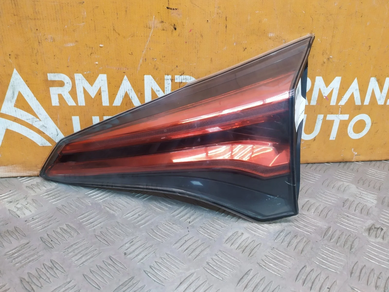 Фонарь внутренний Toyota RAV4 2015-2019 CA40