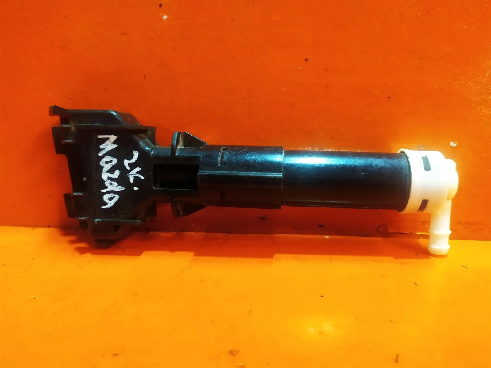 Форсунка фароомывателя Mazda CX-5 2011-2017