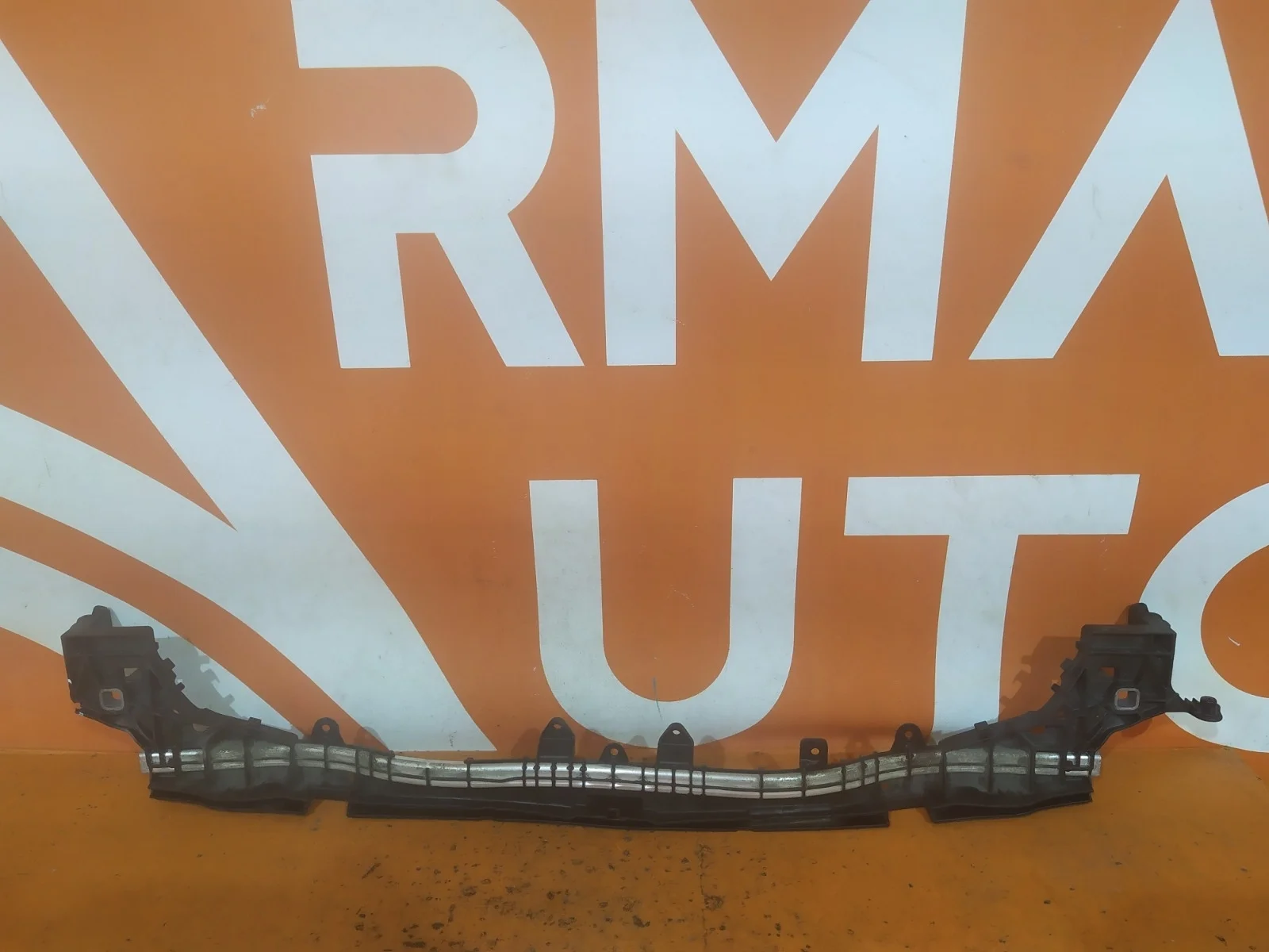 Кронштейн радиатора Mercedes -Class 2014-2021 W205