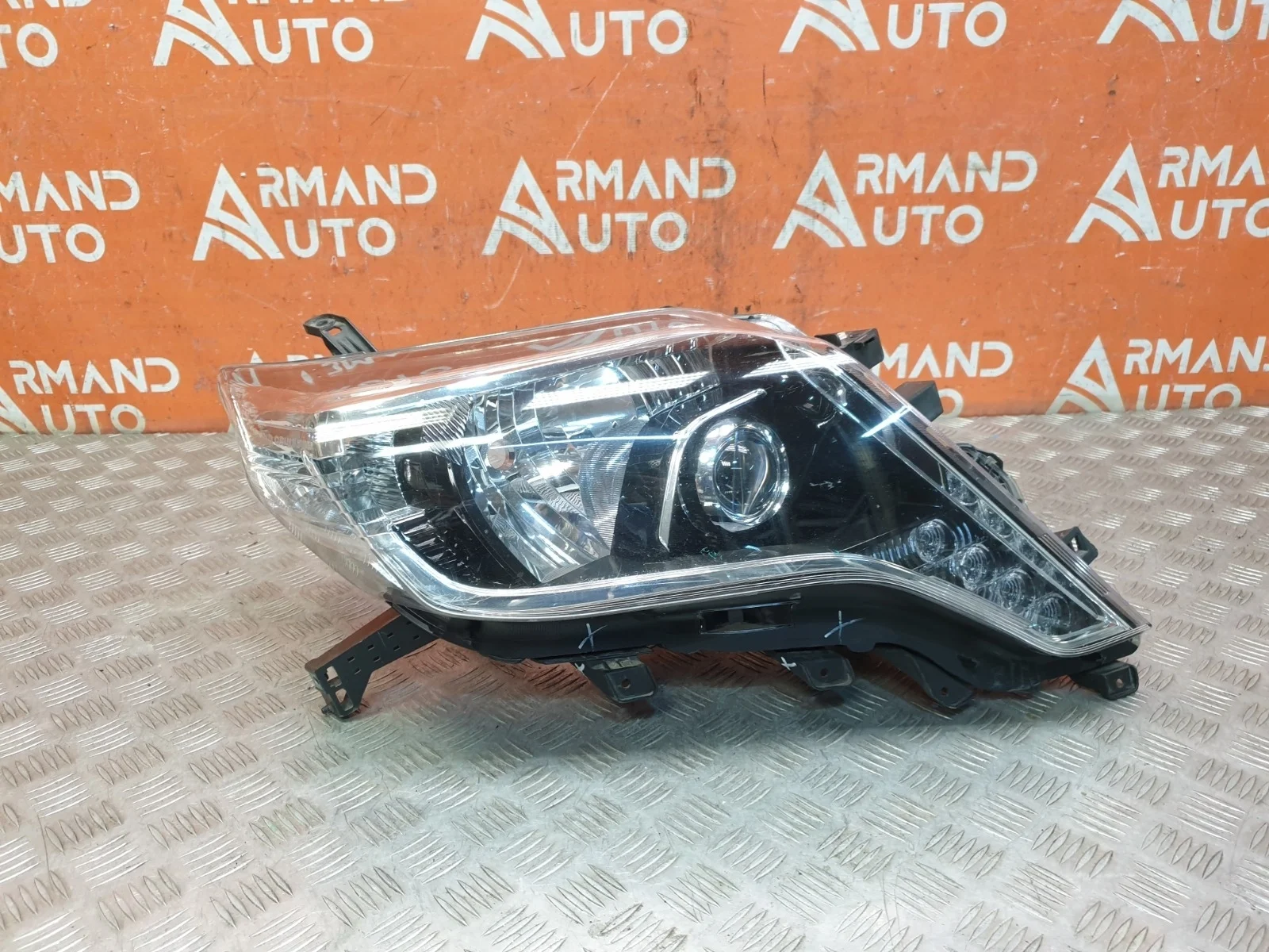 Фара Toyota Land Cruiser Prado 2013-2017 150