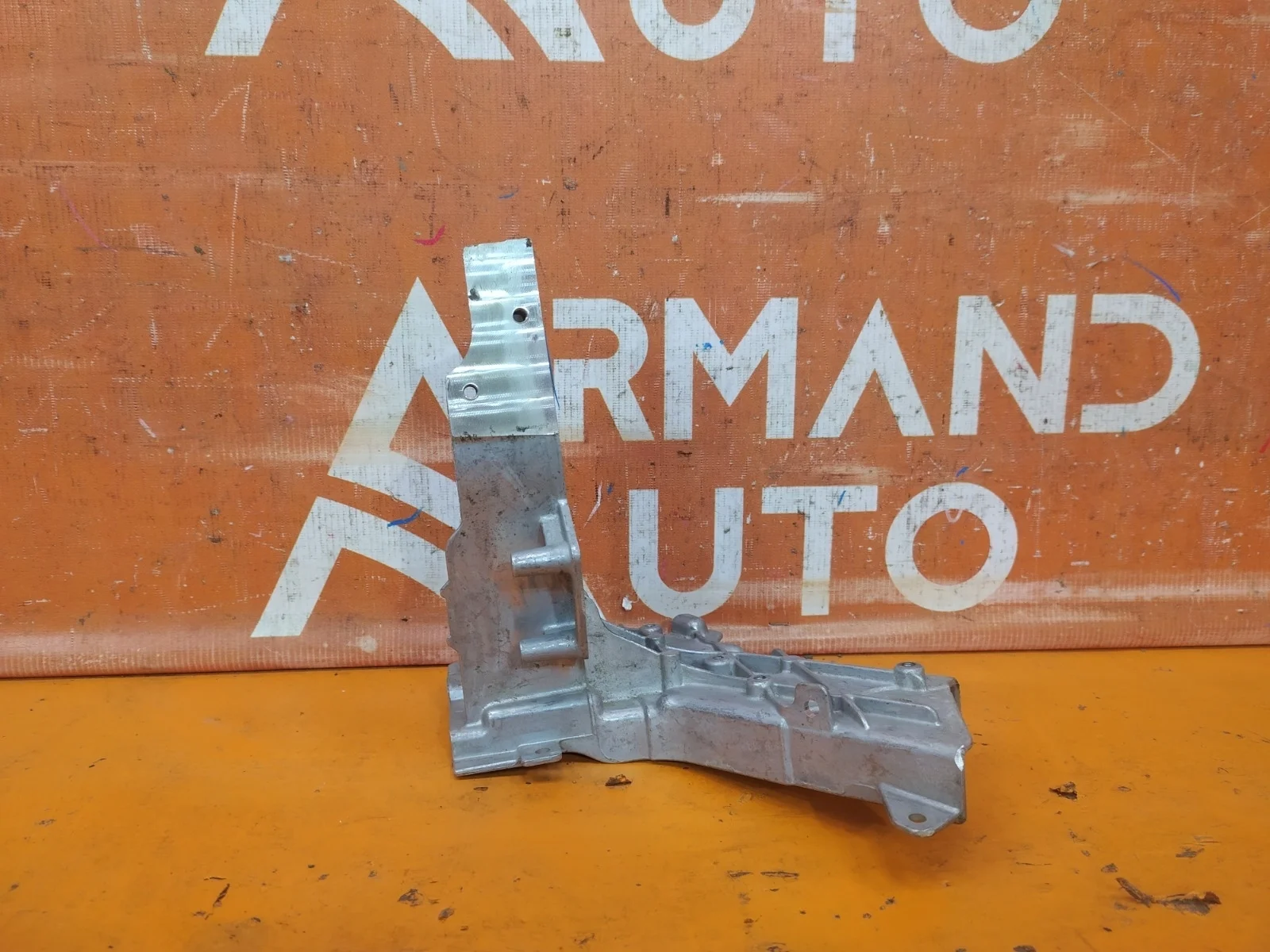 Кронштейн панели передней Mercedes GLC-Class 2015-нв X253