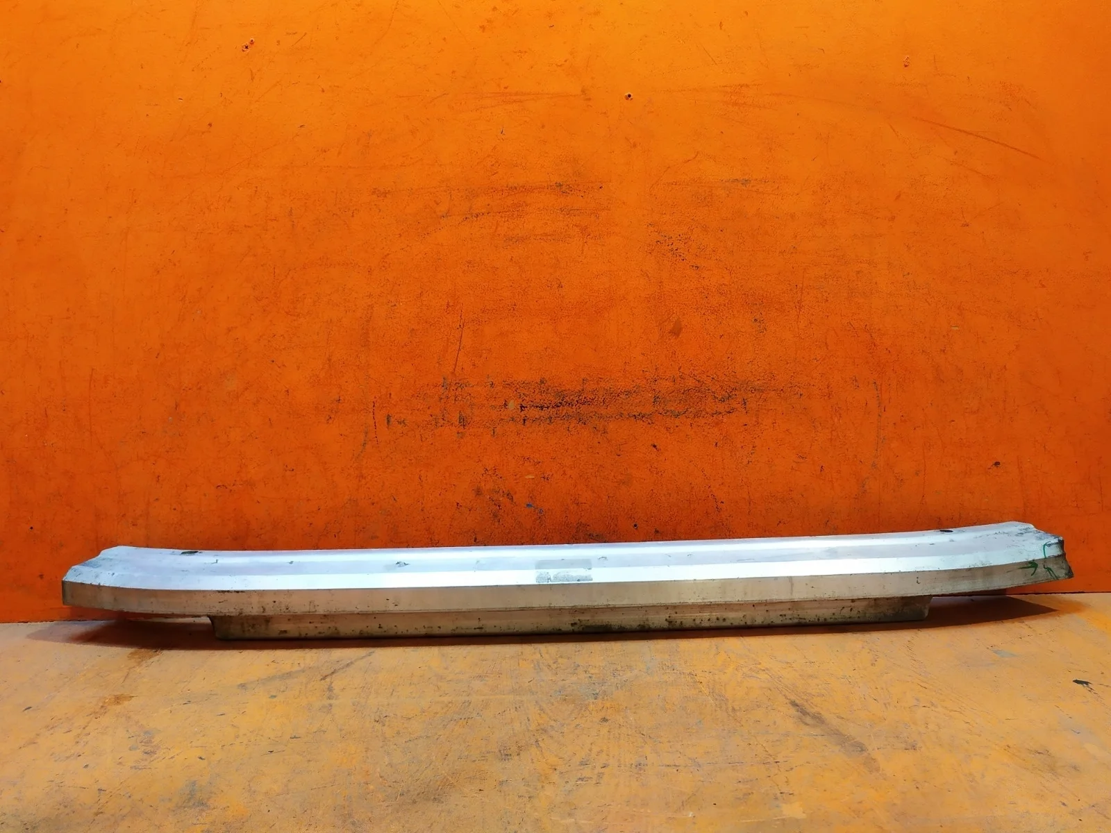 Усилитель бампера Audi Q7 2005-2015 4L