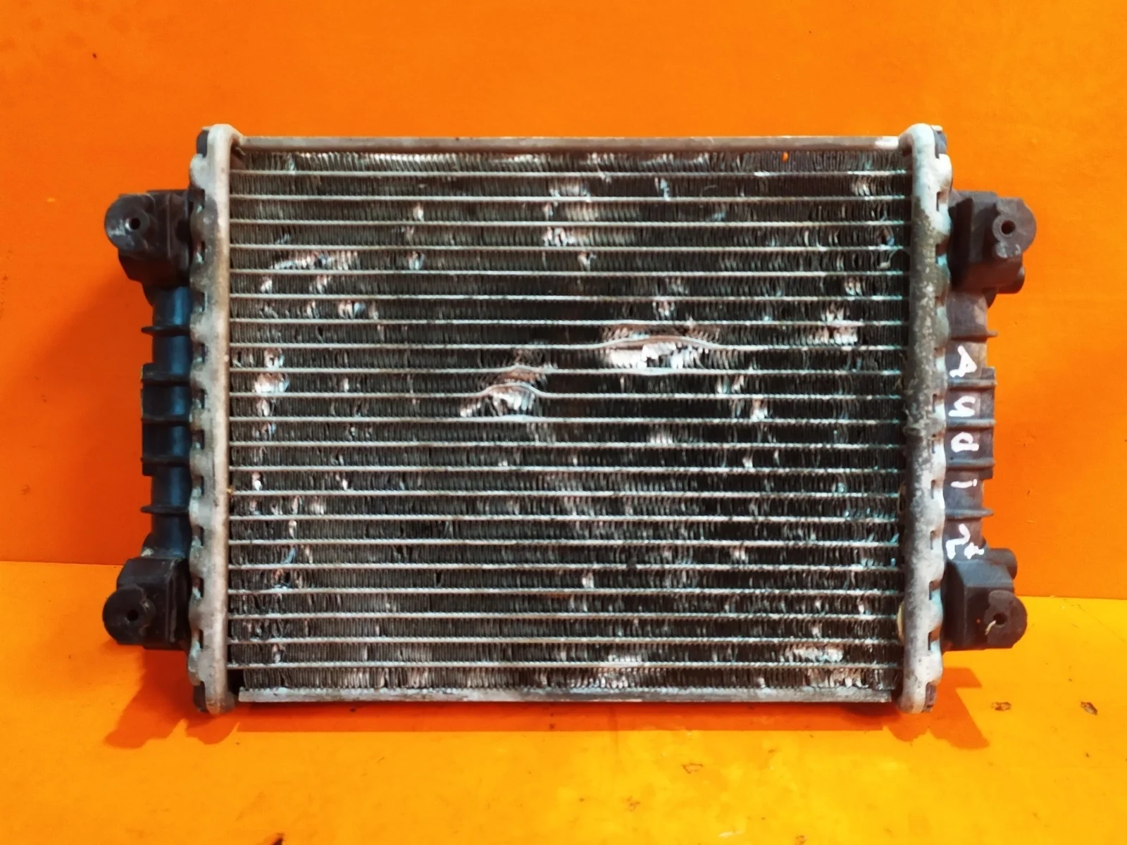 Радиатор дополнительный Audi A8 2010-2017 3 D4
