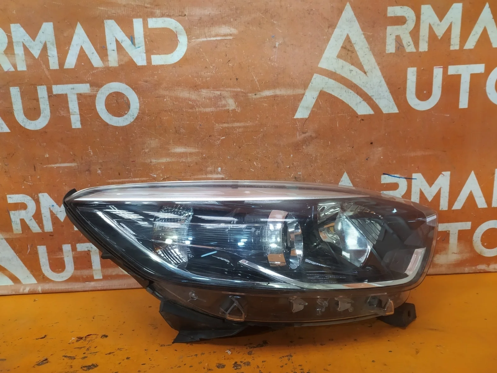 Фара Renault Kaptur 2016-нв