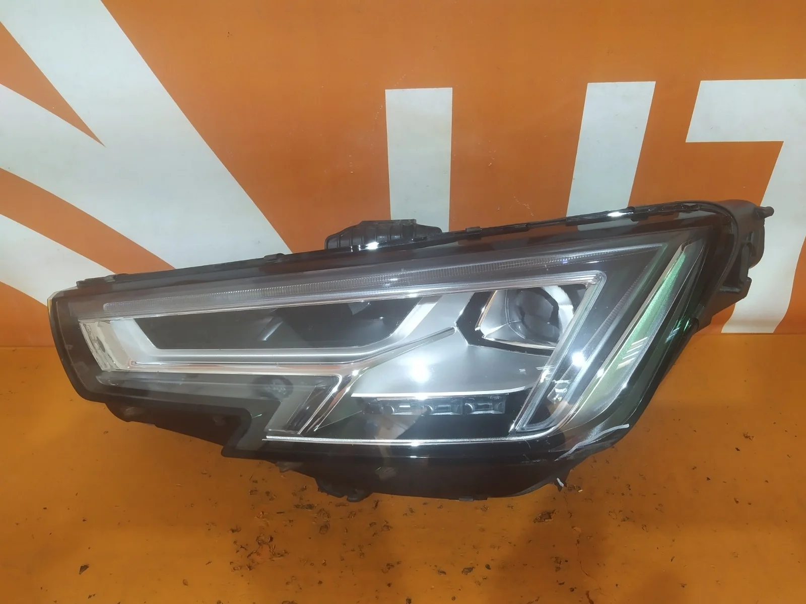 Фара Audi A4 2015-2020 B9