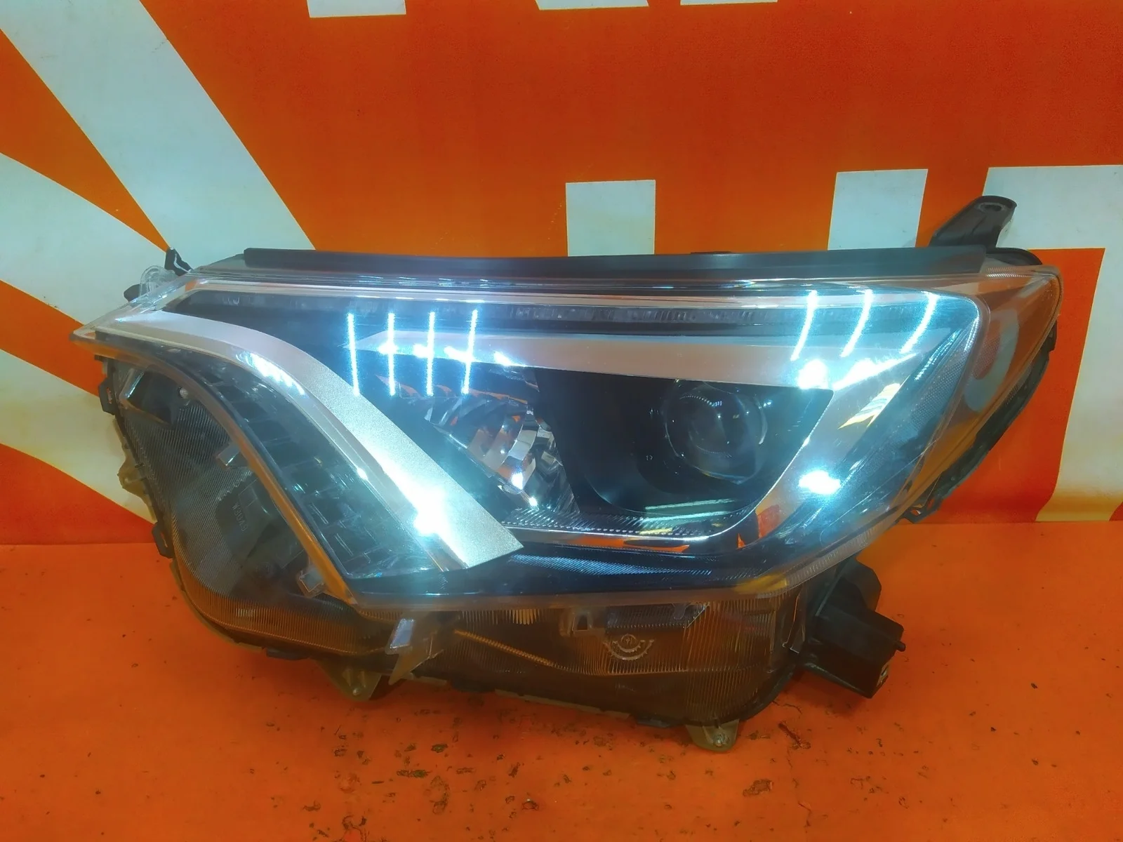 Фара Toyota RAV4 2015-2019 CA40