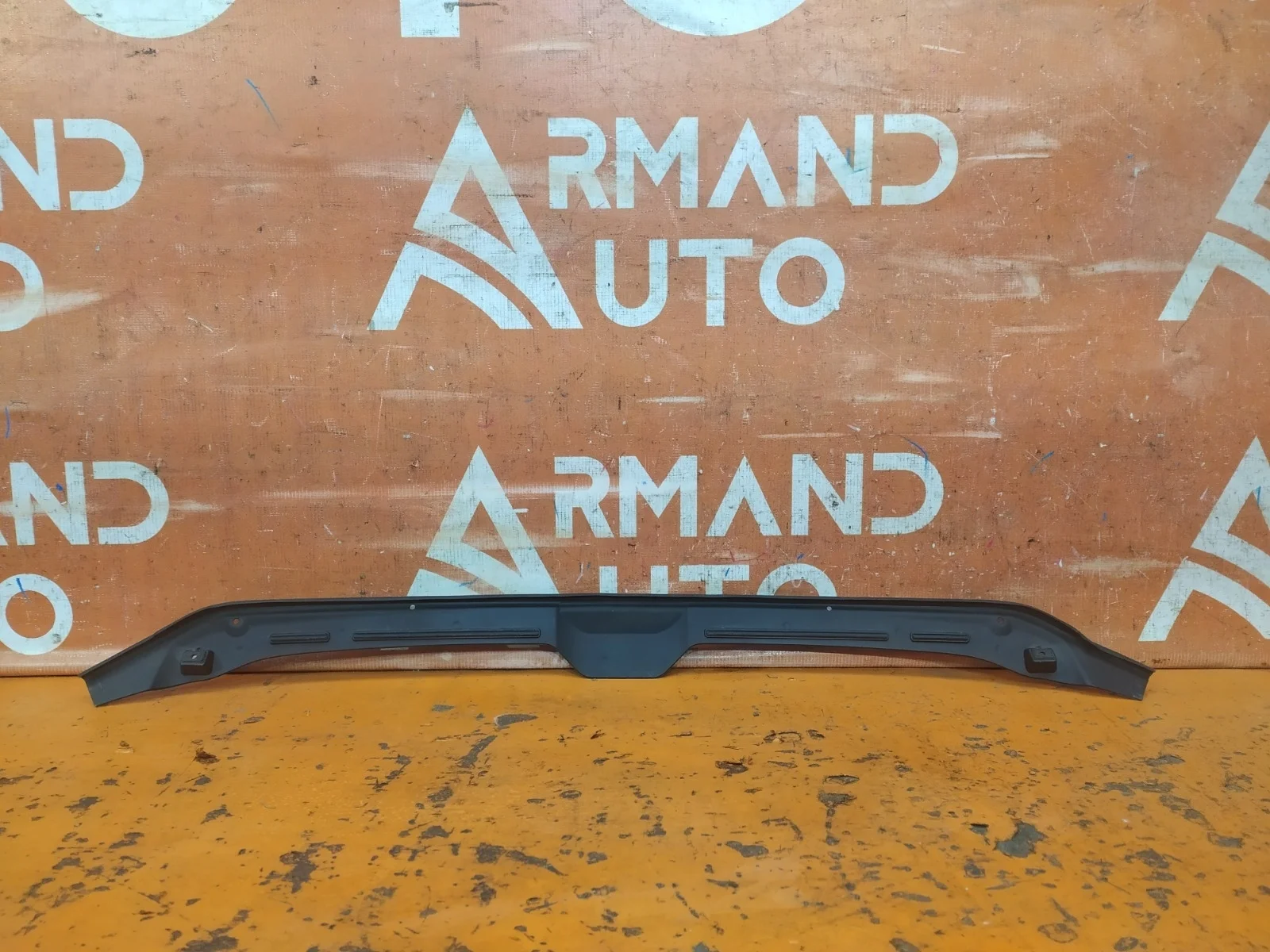 Уплотнитель капота Audi A4 2015-нв B9