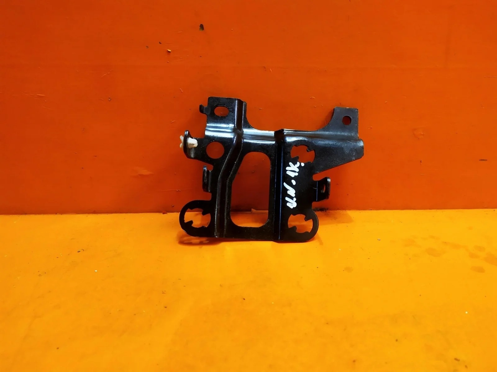 Кронштейн датчика круиз контроля Mitsubishi Pajero Sport 2015-2021 3