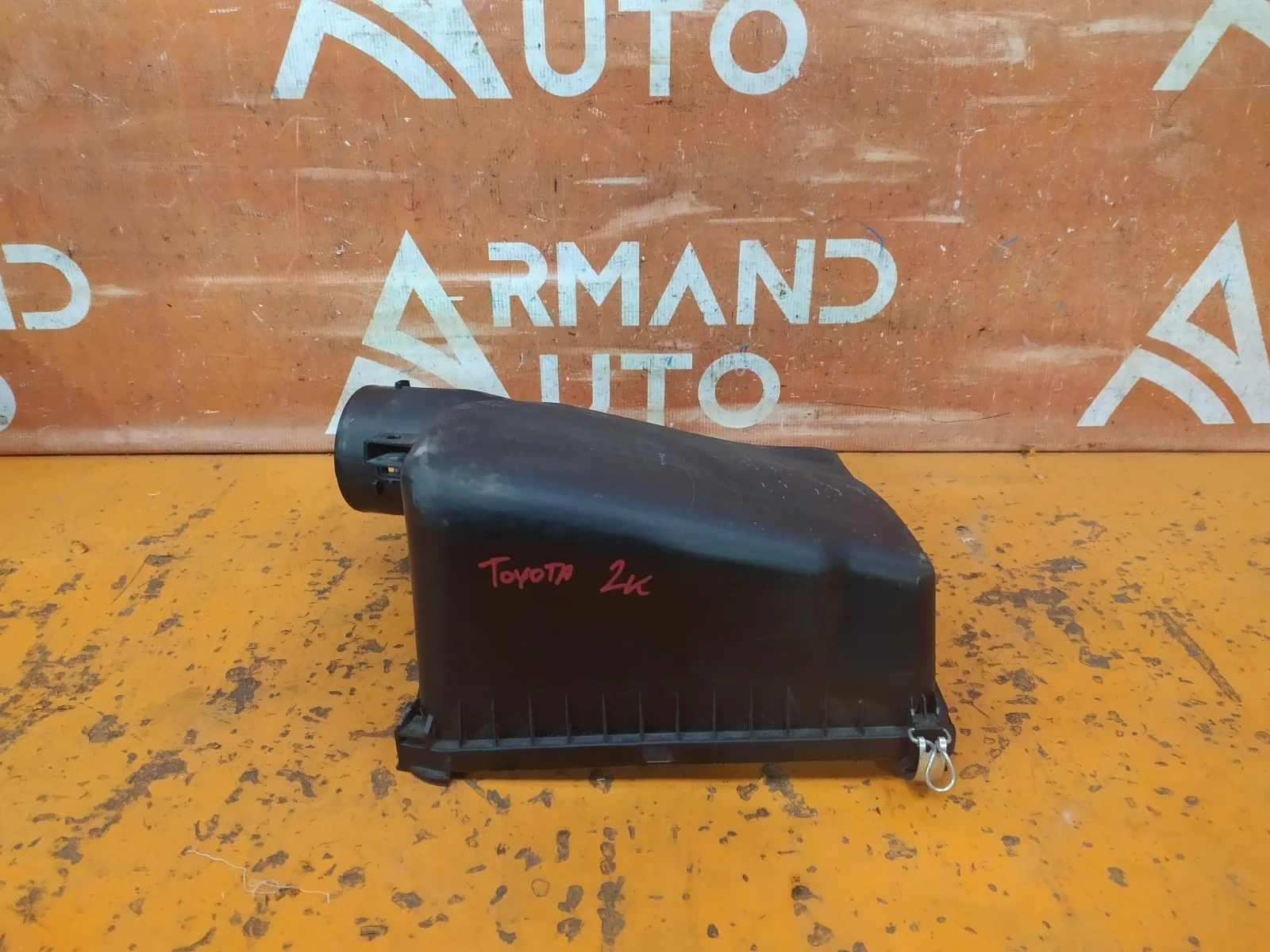 Крышка корпуса воздушного фильтра Toyota Land Cruiser 2007-2021