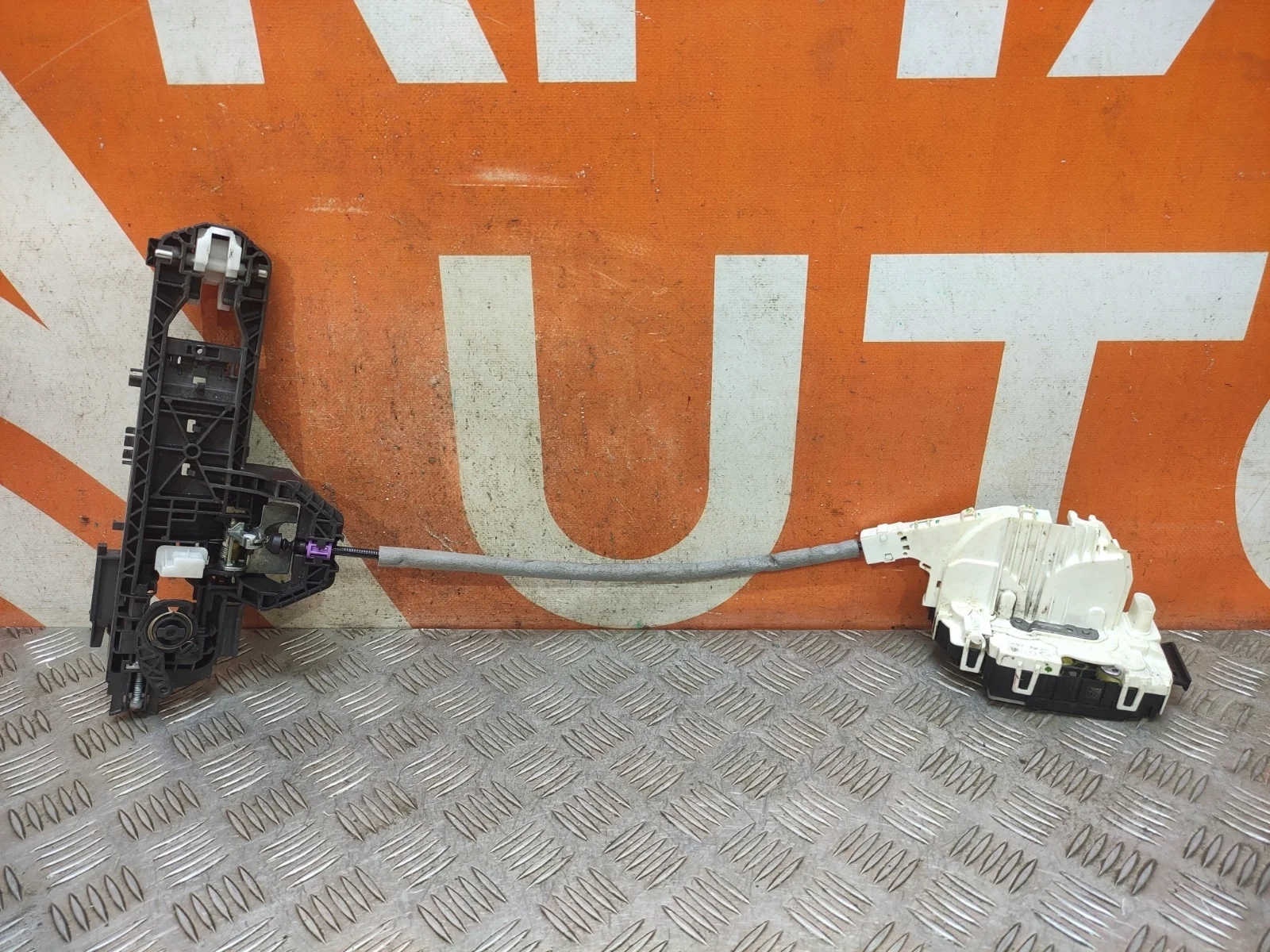 Замок двери Mercedes ML GLE-Class 2011-2015 W166