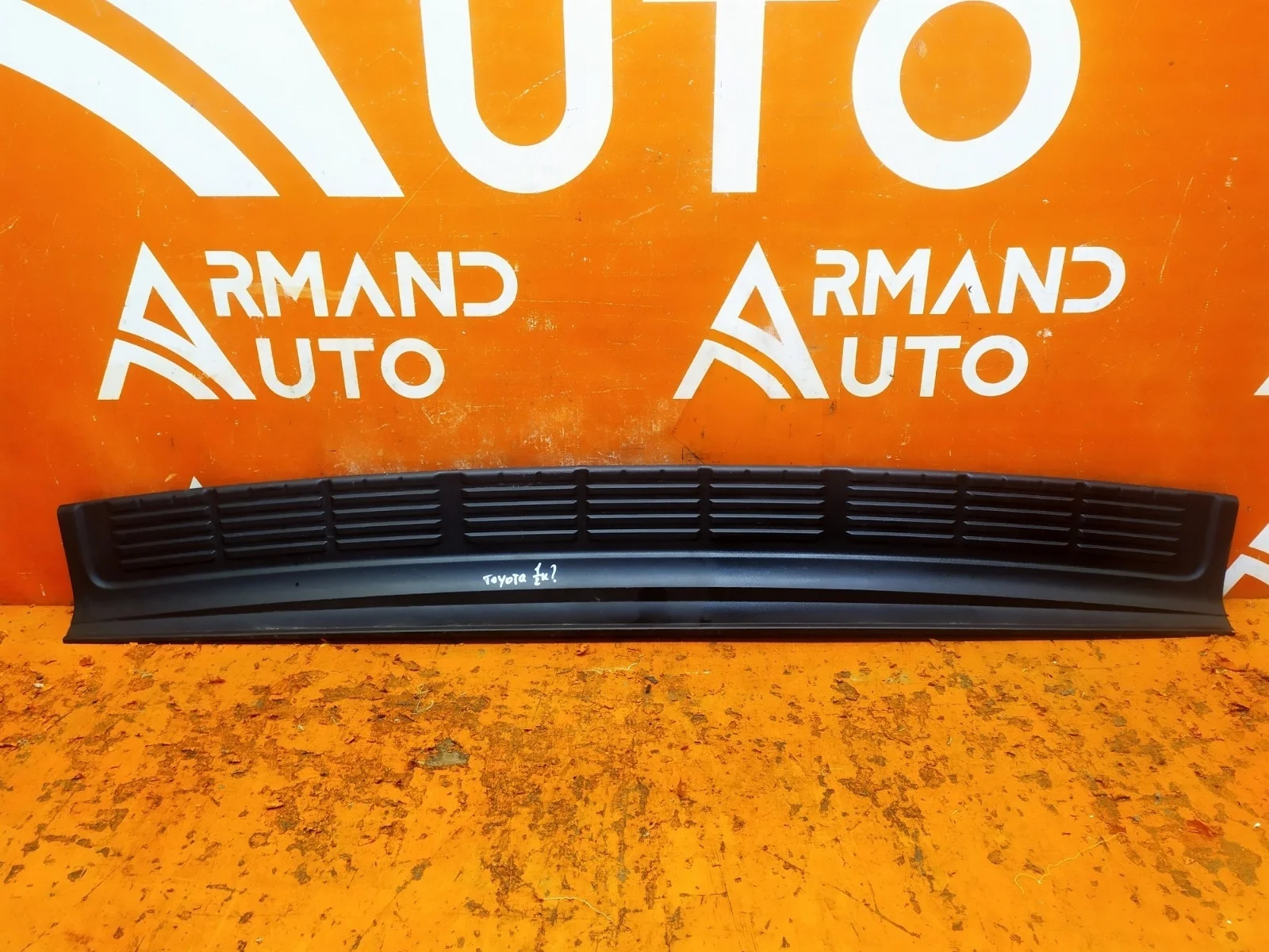 Накладка бампера верхняя Toyota Land Cruiser 2007-2021