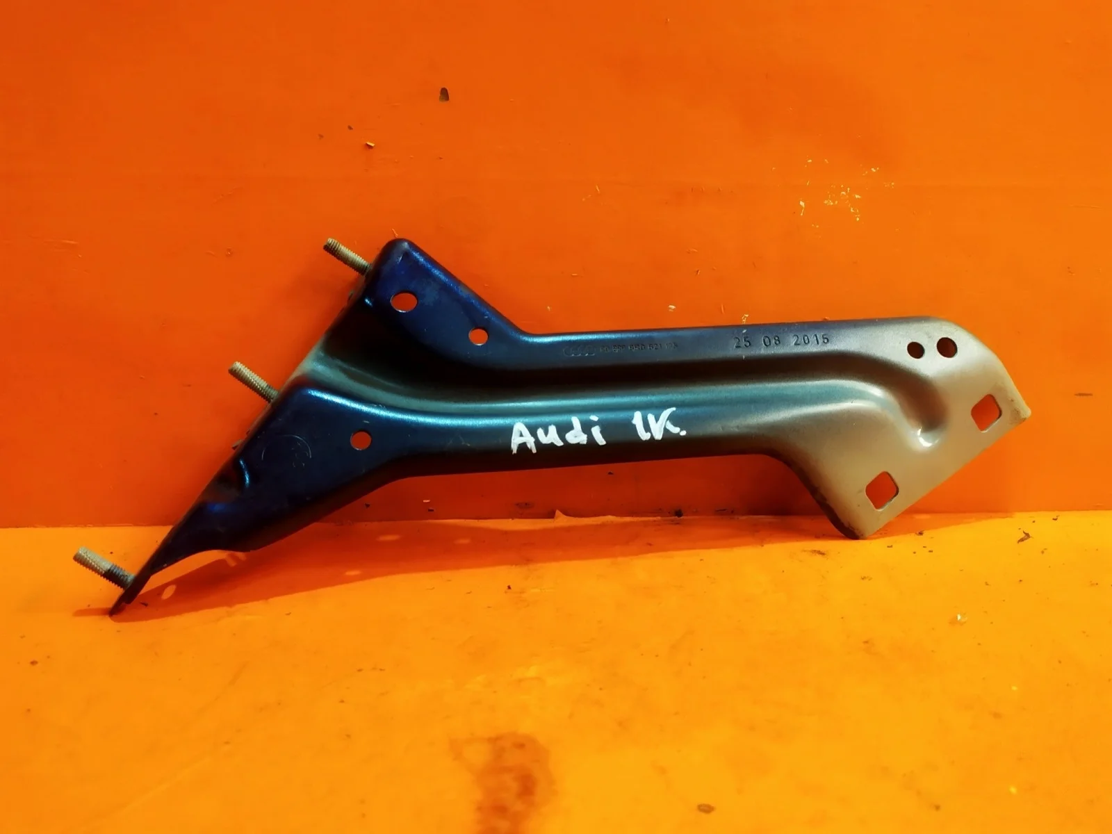 Кронштейн крыла Audi Q5 2008-2017 8R