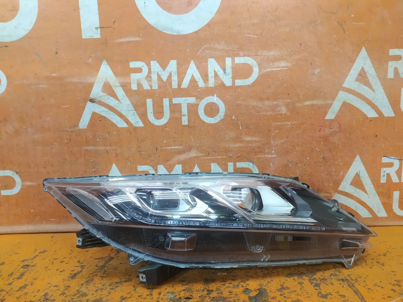 Фара Mitsubishi Eclipse Cross 2017-нв