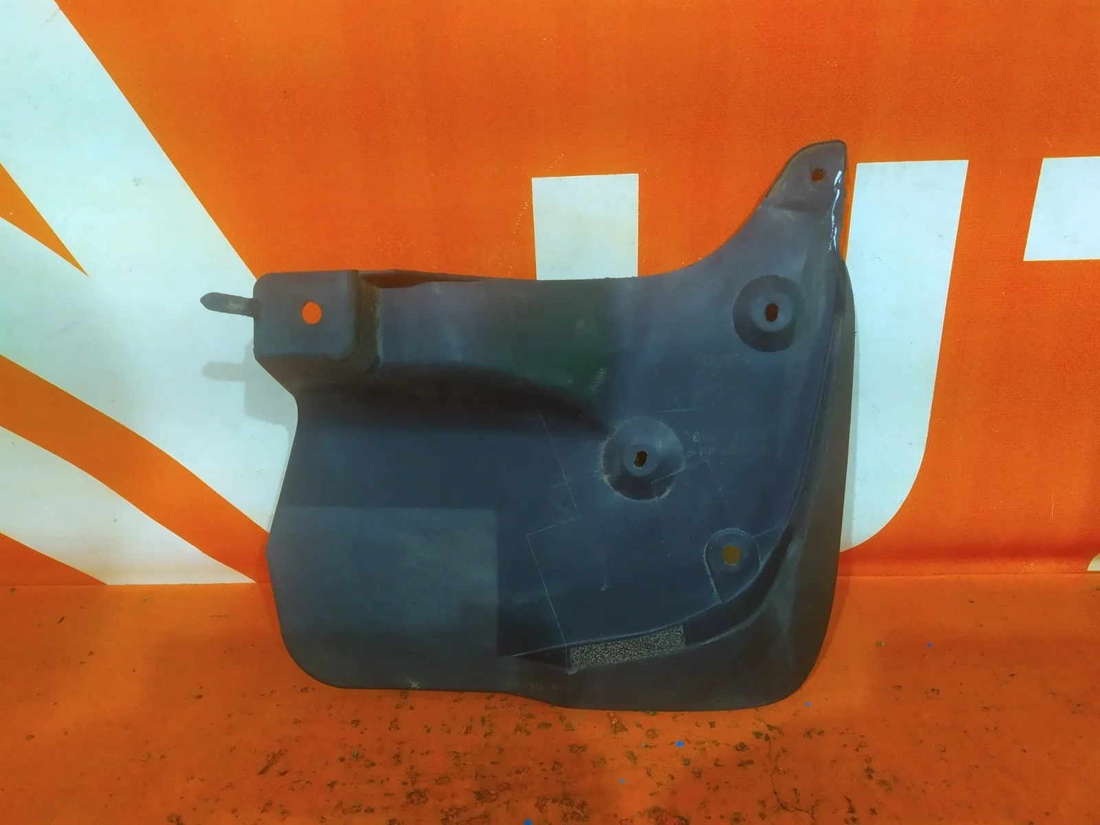 Брызговик Lexus LX 2007-2015 3 URJ200