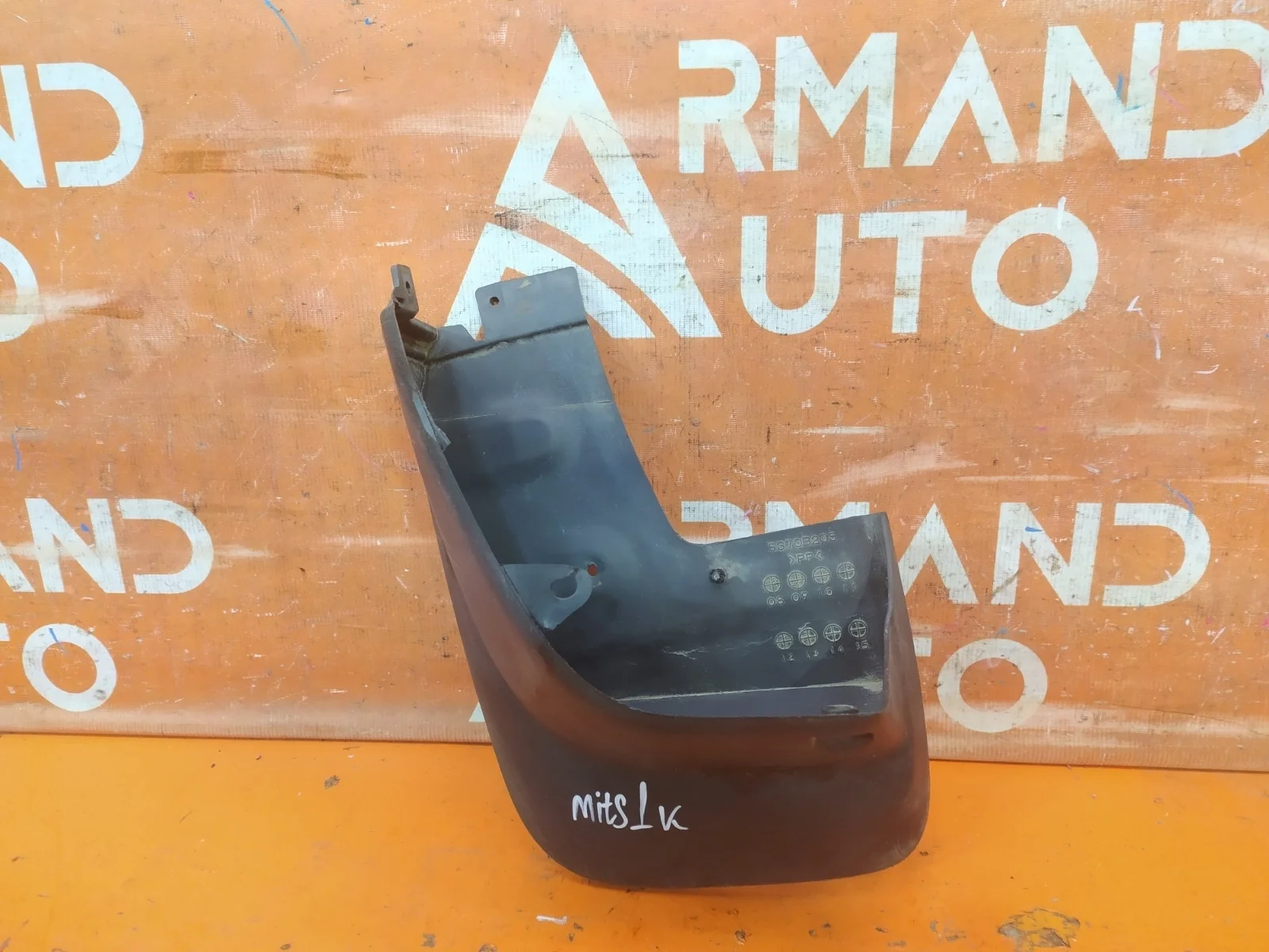 Брызговик Mitsubishi Pajero Sport 2008-2016