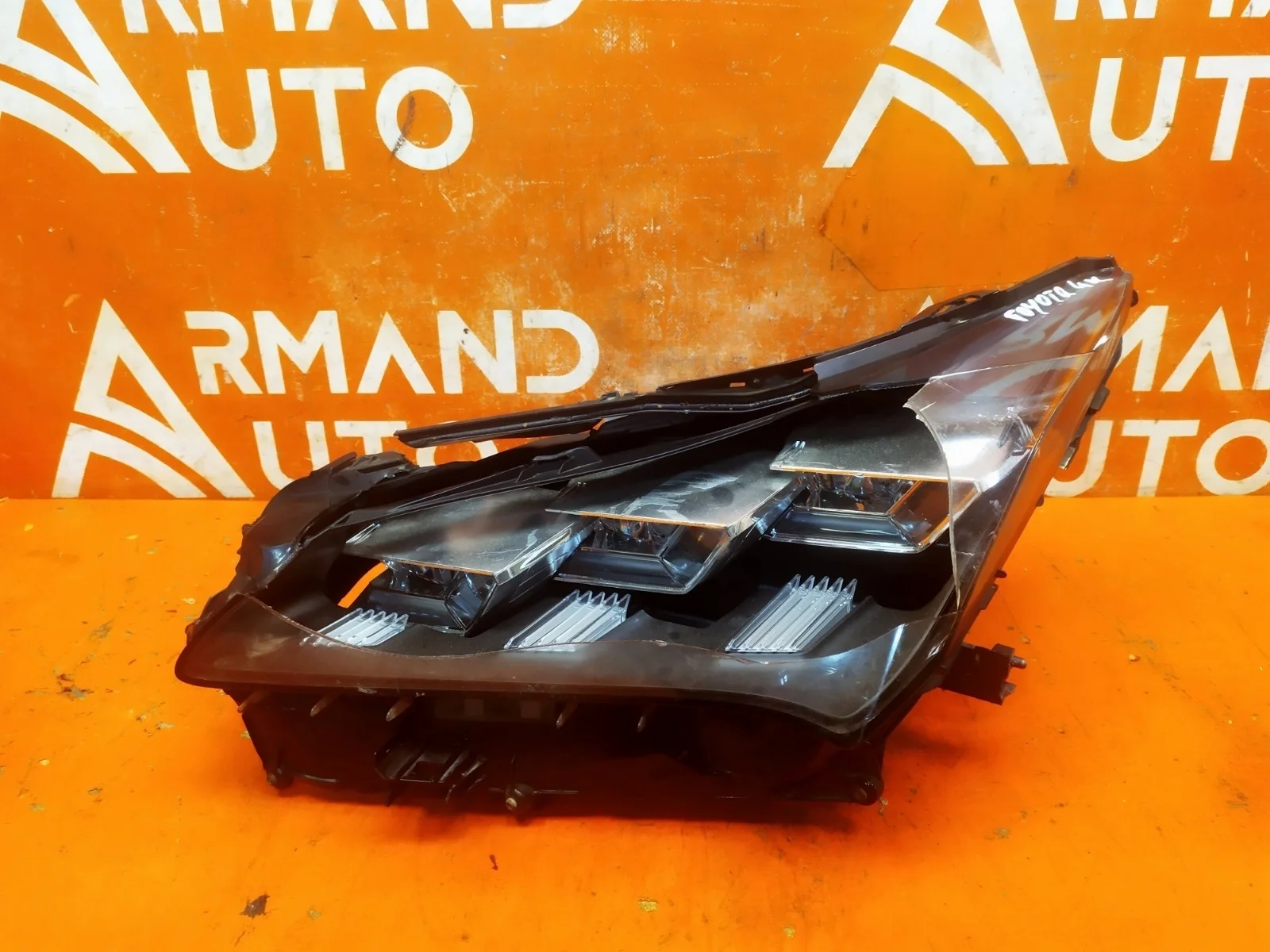 Фара Lexus NX 2014-2017