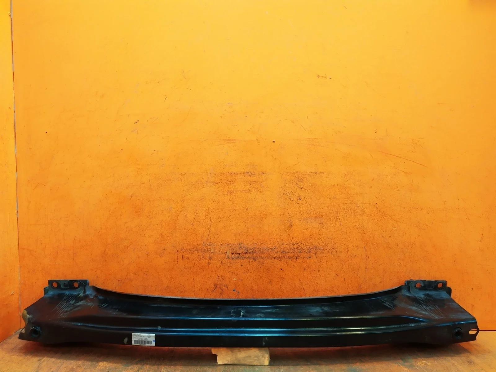 Усилитель бампера Volkswagen Touareg 2010-2018