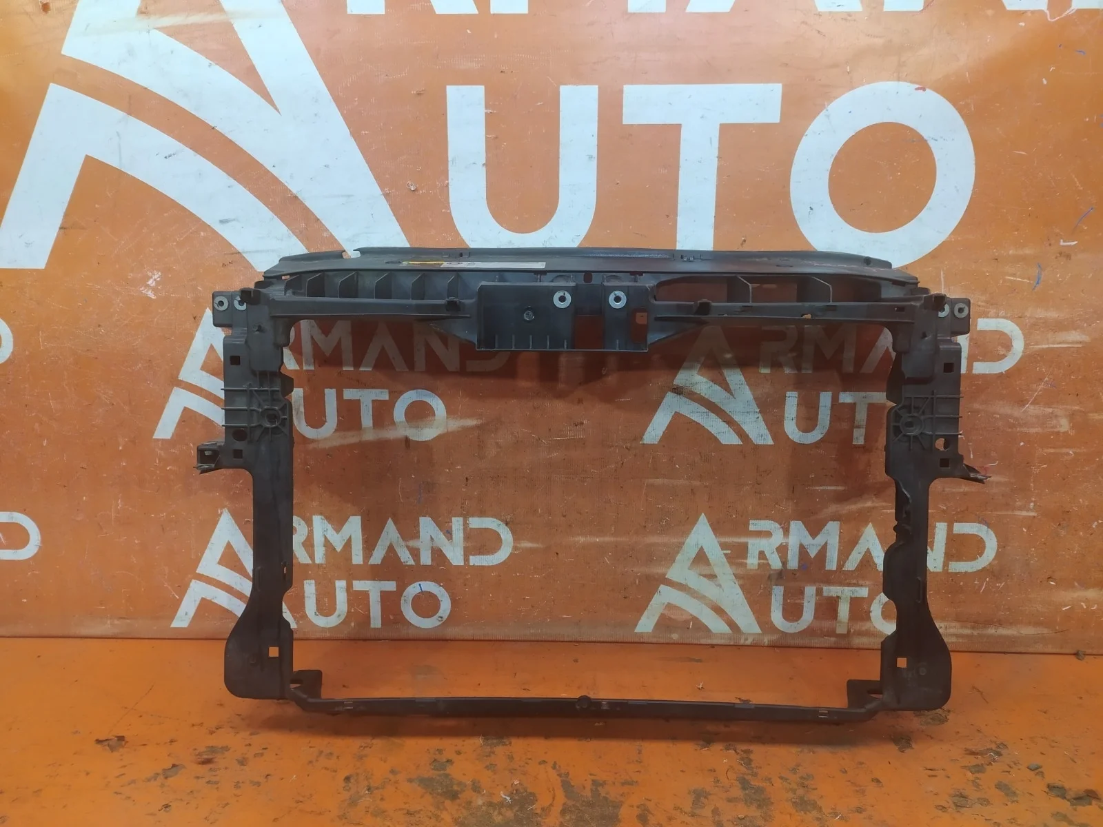 Панель передняя (суппорт радиатора) Volkswagen Tiguan 2011-2016