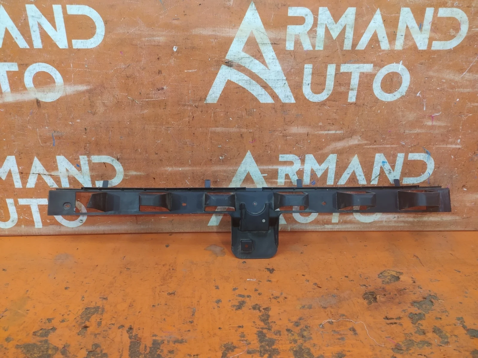 Кронштейн бампера центральный Ford Focus 2011-2019 3