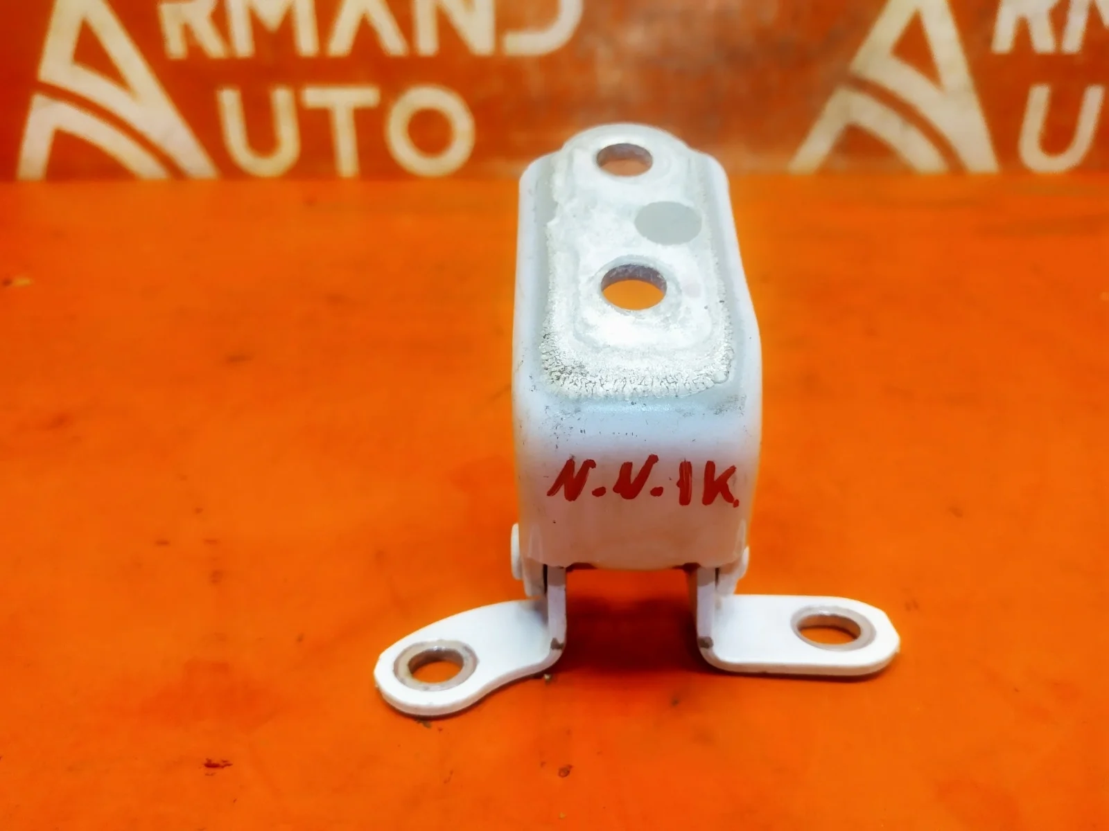 Петля двери нижняя Toyota Camry 2011-2018 7 XV50