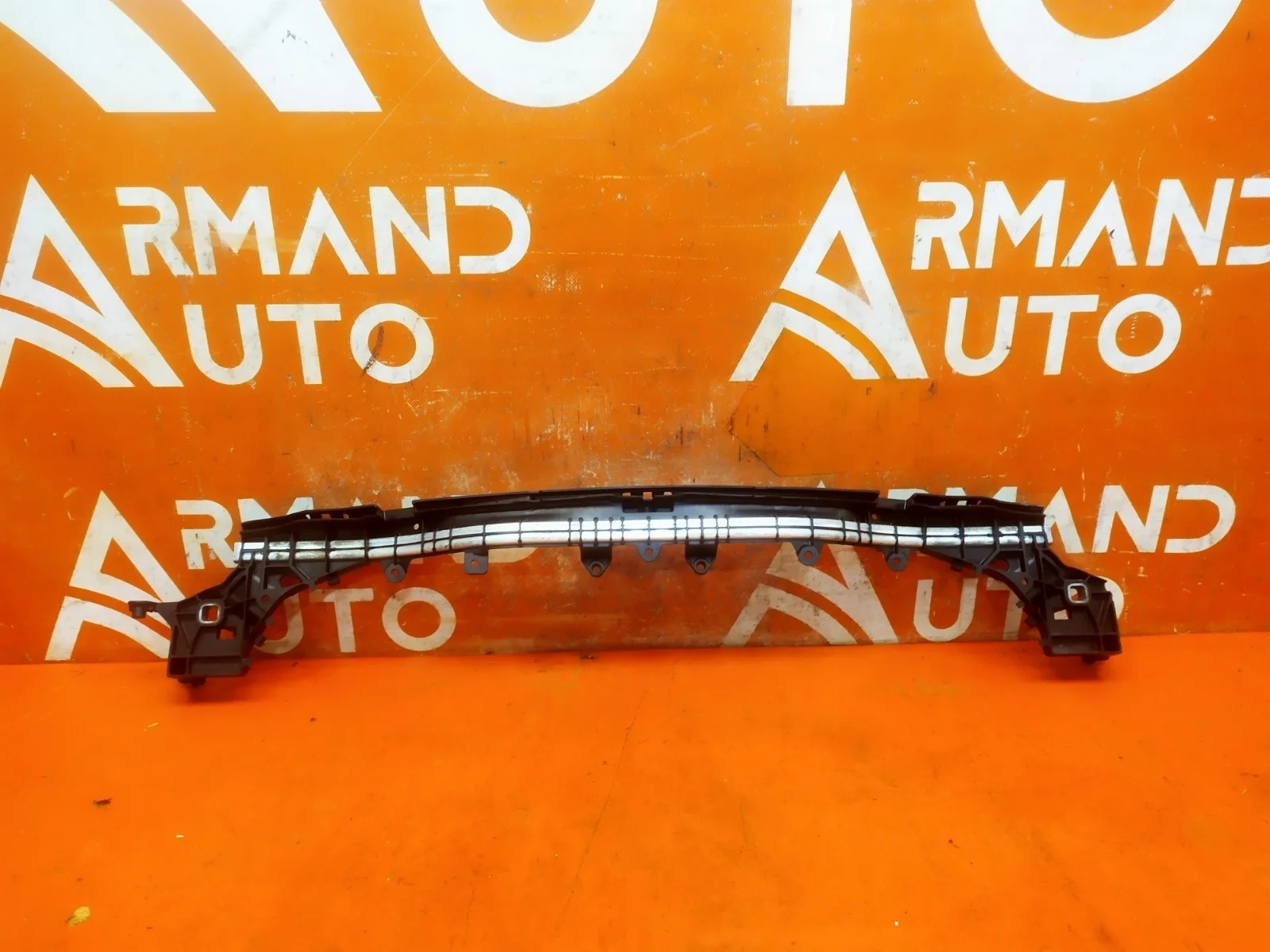 Кронштейн радиатора Mercedes -Class 2014-2021 W205